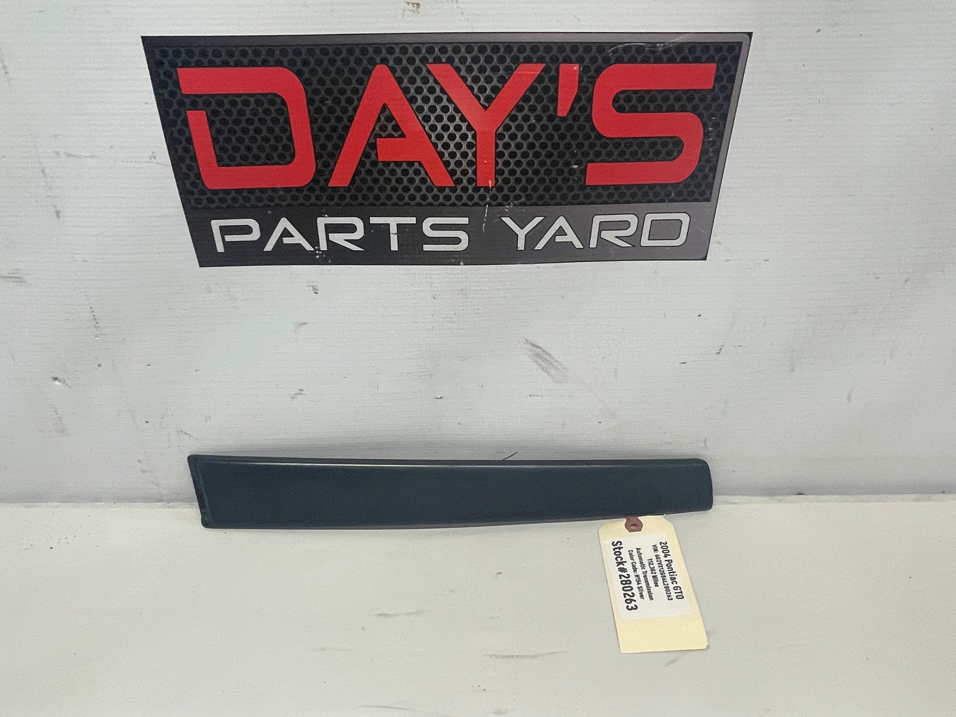 2004 Pontiac GTO LH Driver Exterior B Pillar Window Trim Cover OEM - Day's Parts Yard
