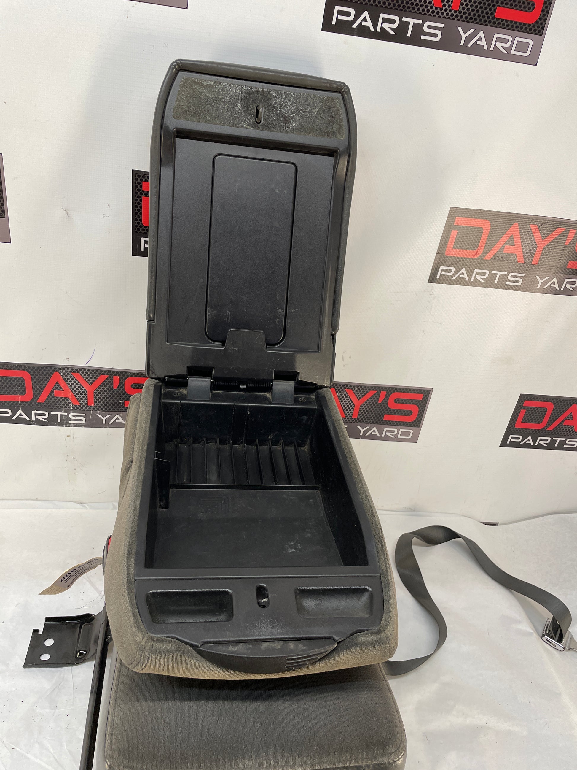 2007 Chevy Silverado K3500 Center Console Jump Seat OEM - Day's Parts Yard