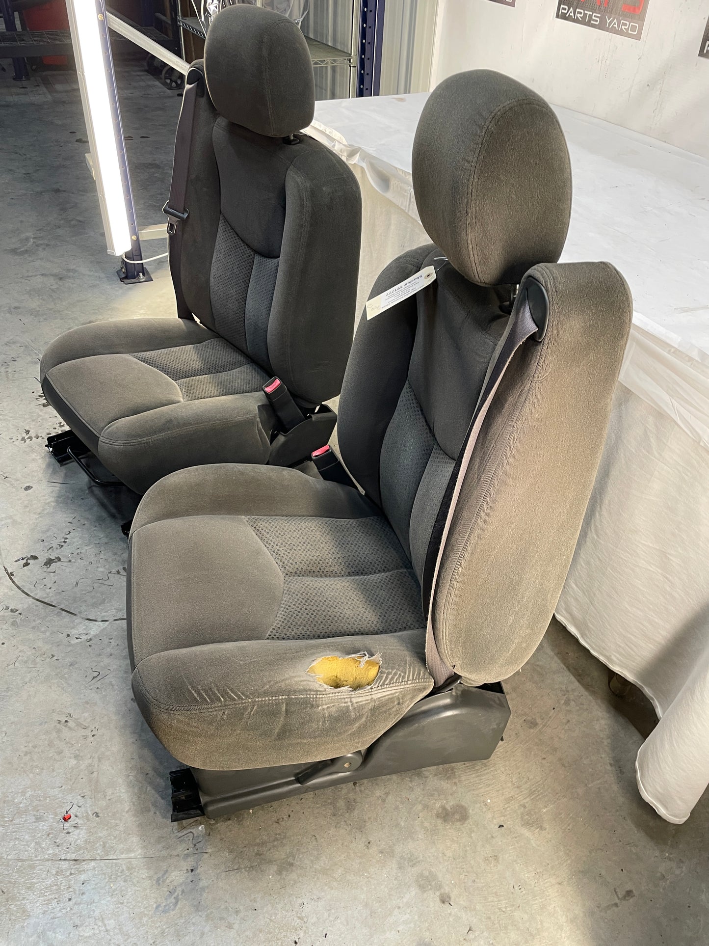 2007 Chevy Silverado K3500 Seats Dual Manual Front LH & RH Bucket Seats Gray Cloth OEM - Day's Parts Yard