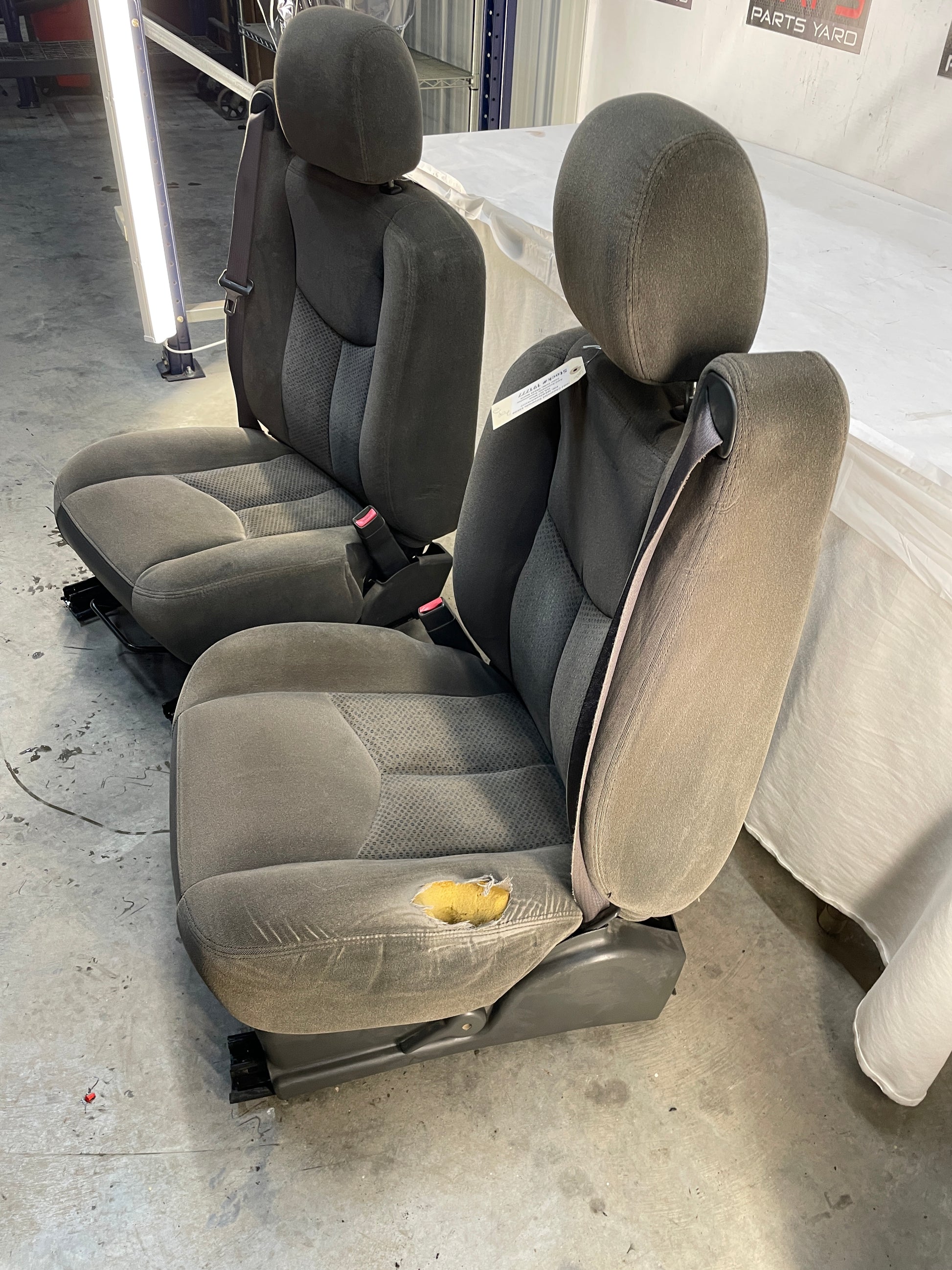 2007 Chevy Silverado K3500 Seats Dual Manual Front LH & RH Bucket Seats Gray Cloth OEM - Day's Parts Yard