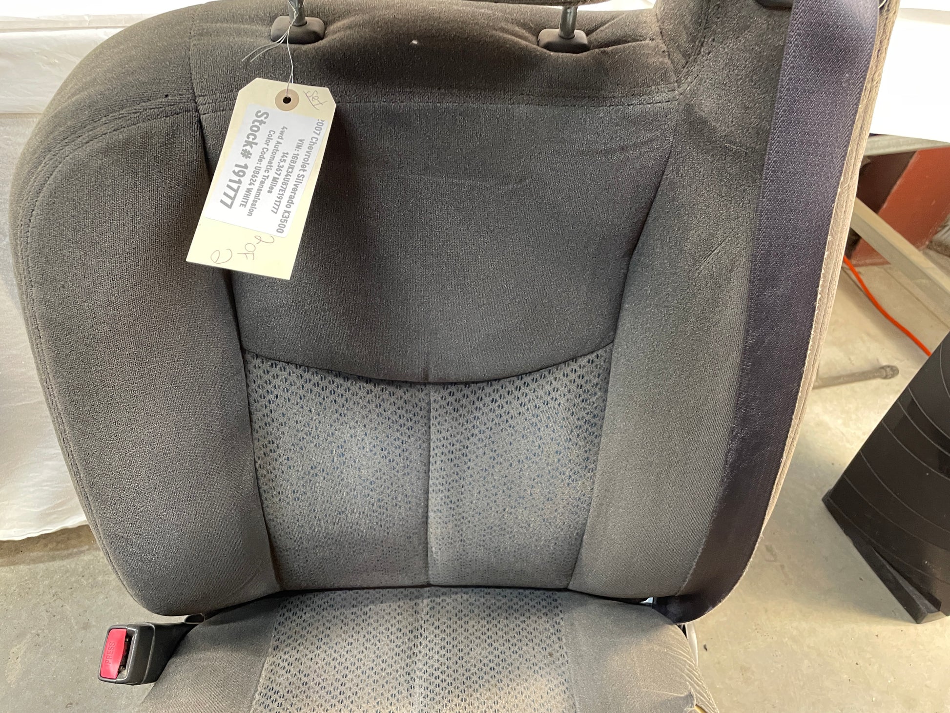 2007 Chevy Silverado K3500 Seats Dual Manual Front LH & RH Bucket Seats Gray Cloth OEM - Day's Parts Yard