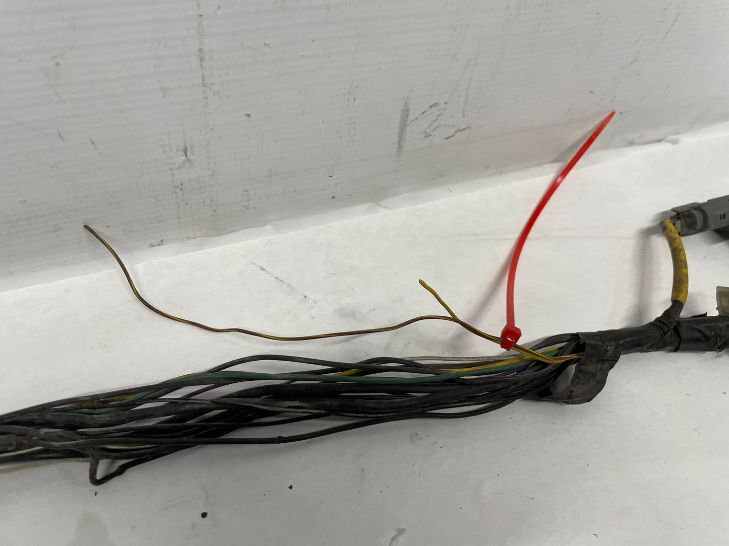 2013 Chevy Caprice PPV Radiator Core Support Head Light Lamp Wiring Wire Harness OEM