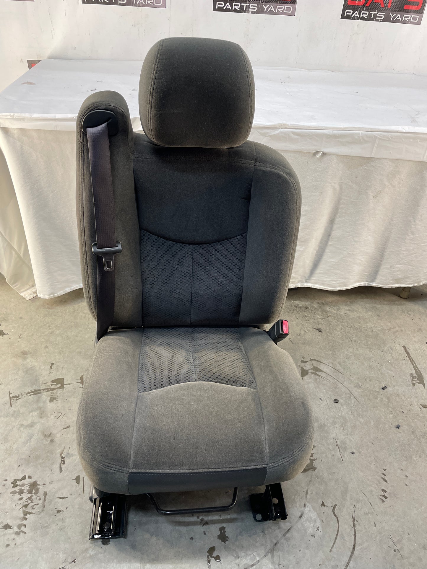 2007 Chevy Silverado K3500 Seats Dual Manual Front LH & RH Bucket Seats Gray Cloth OEM - Day's Parts Yard