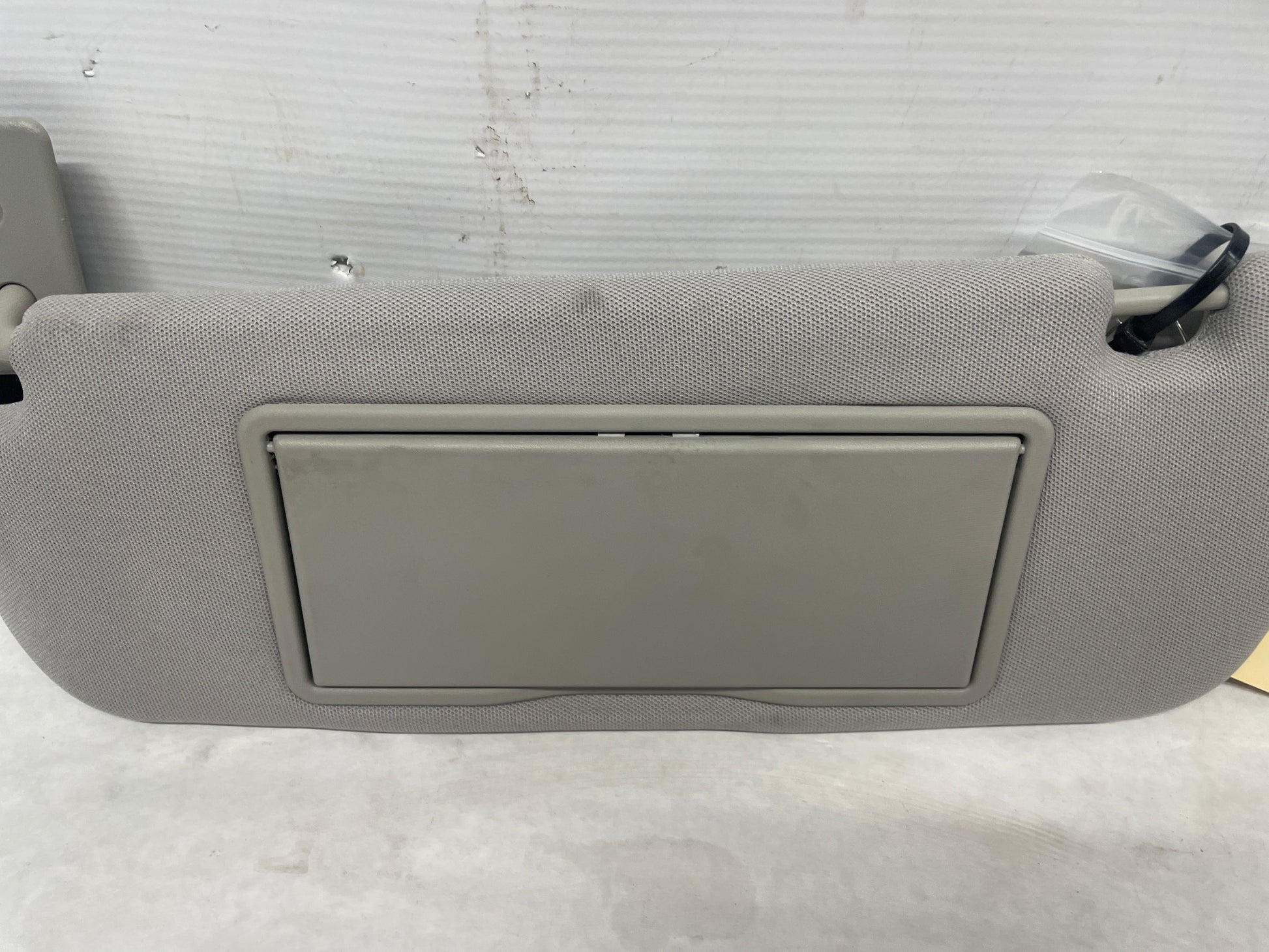 2014 Chevy SS Sedan RH & LH Sun Visor Sunvisor Shade Set w/ Clips OEM - Day's Parts Yard
