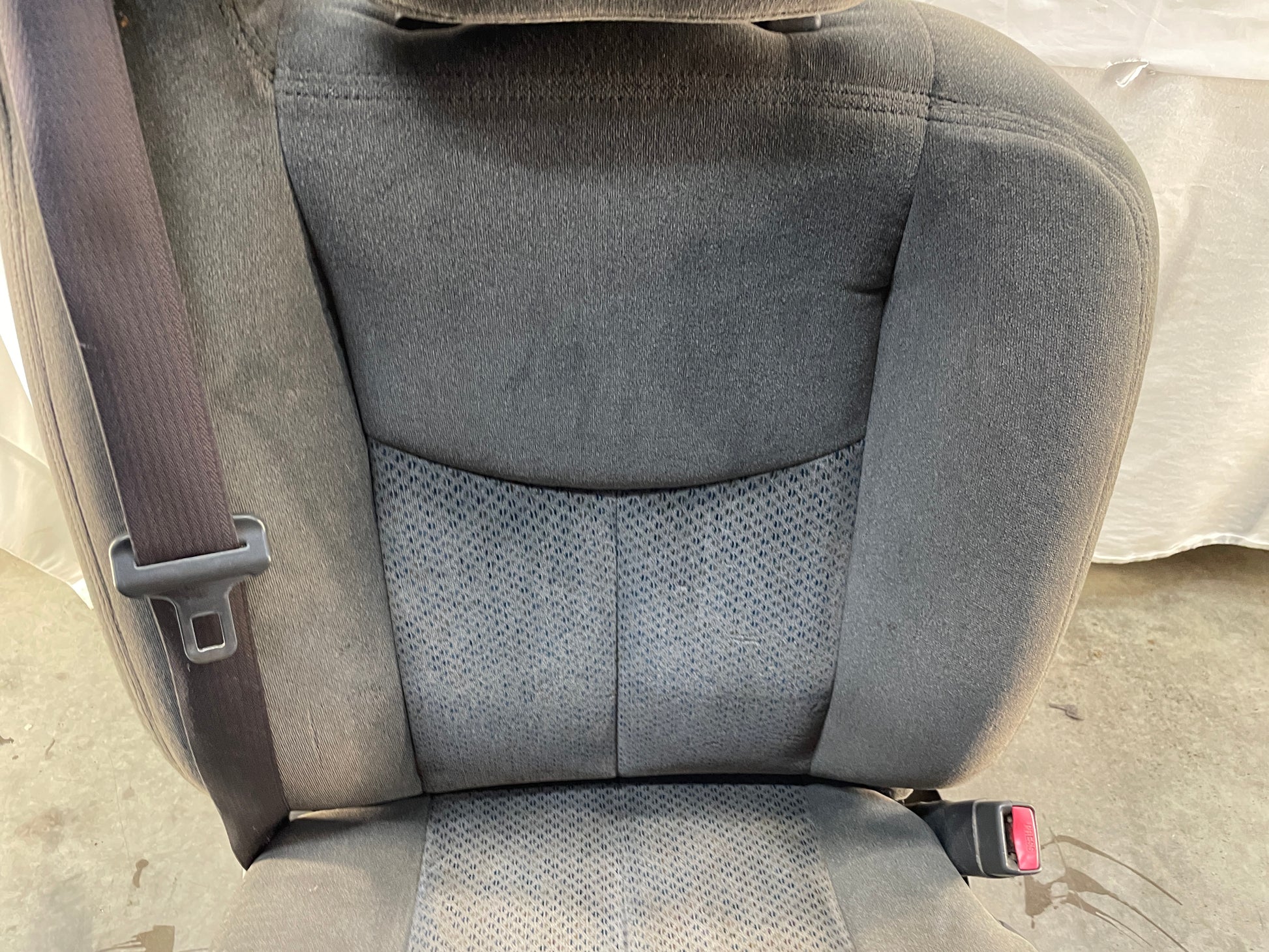 2007 Chevy Silverado K3500 Seats Dual Manual Front LH & RH Bucket Seats Gray Cloth OEM - Day's Parts Yard