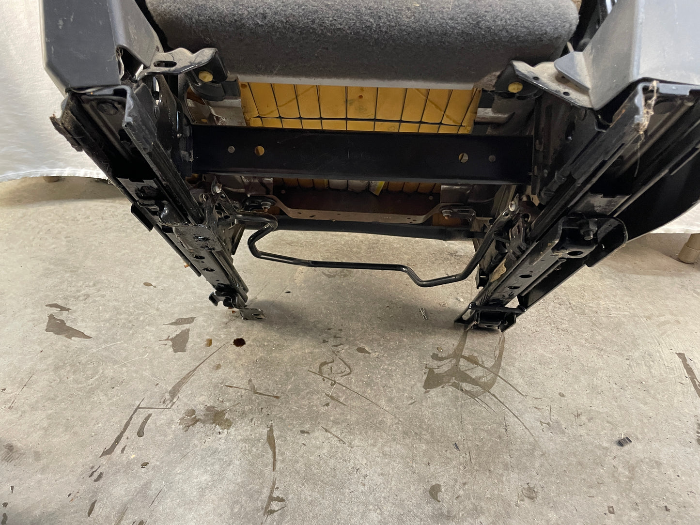 2007 Chevy Silverado K3500 Seats Dual Manual Front LH & RH Bucket Seats Gray Cloth OEM - Day's Parts Yard