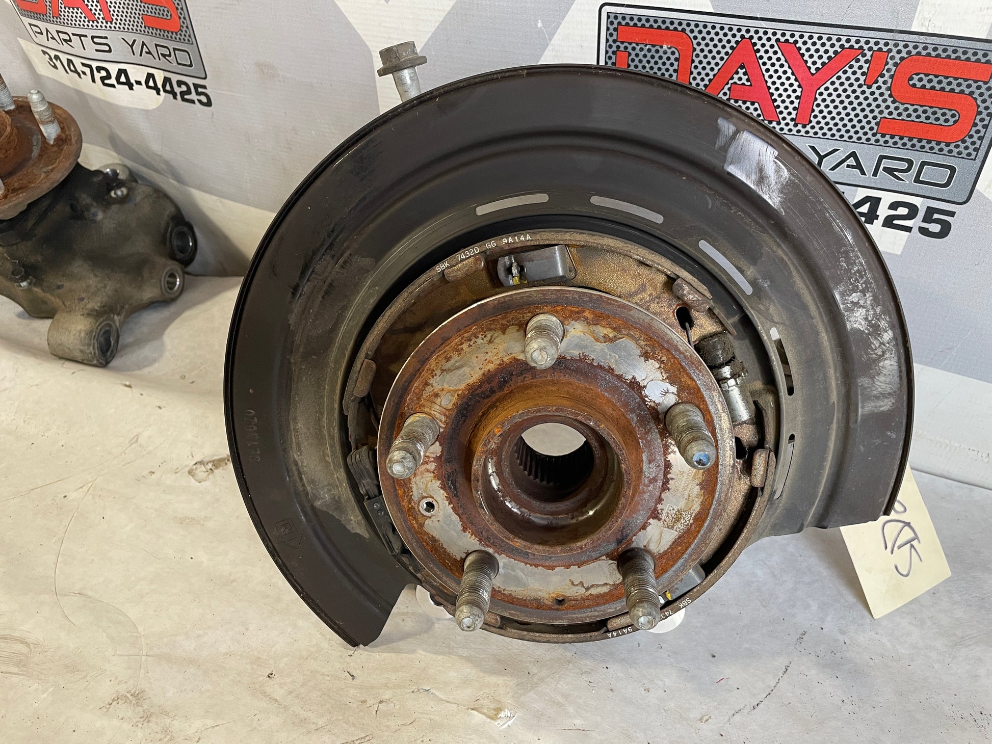 2020 Chevy Camaro SS Rear RH Passenger Spindle Knuckle Hub OEM - Day's Parts Yard