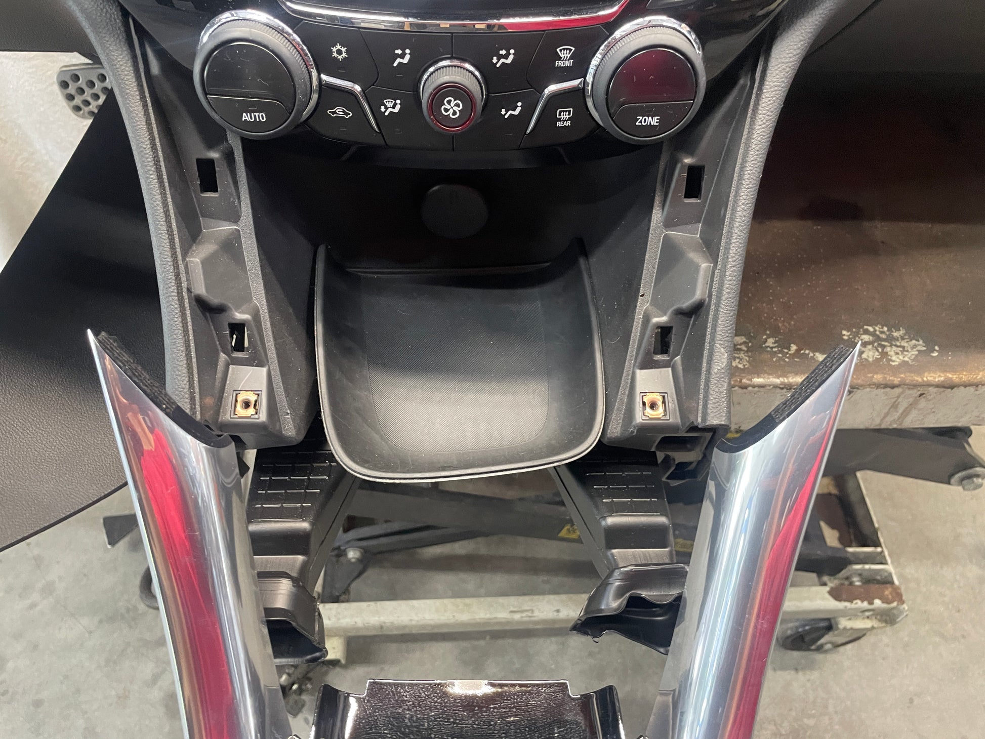 2014 Chevy SS Sedan Complete Dash & Center Console w/ Shifter OEM - Day's Parts Yard