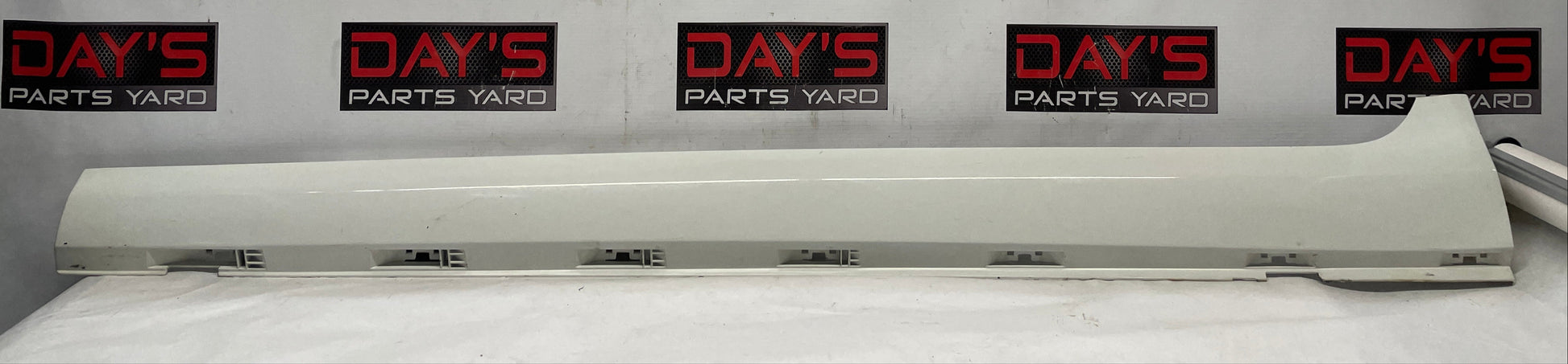 2013 Chevy Caprice PPV LH Driver Rocker Molding Side Skirt Panel Trim OEM - Day's Parts Yard