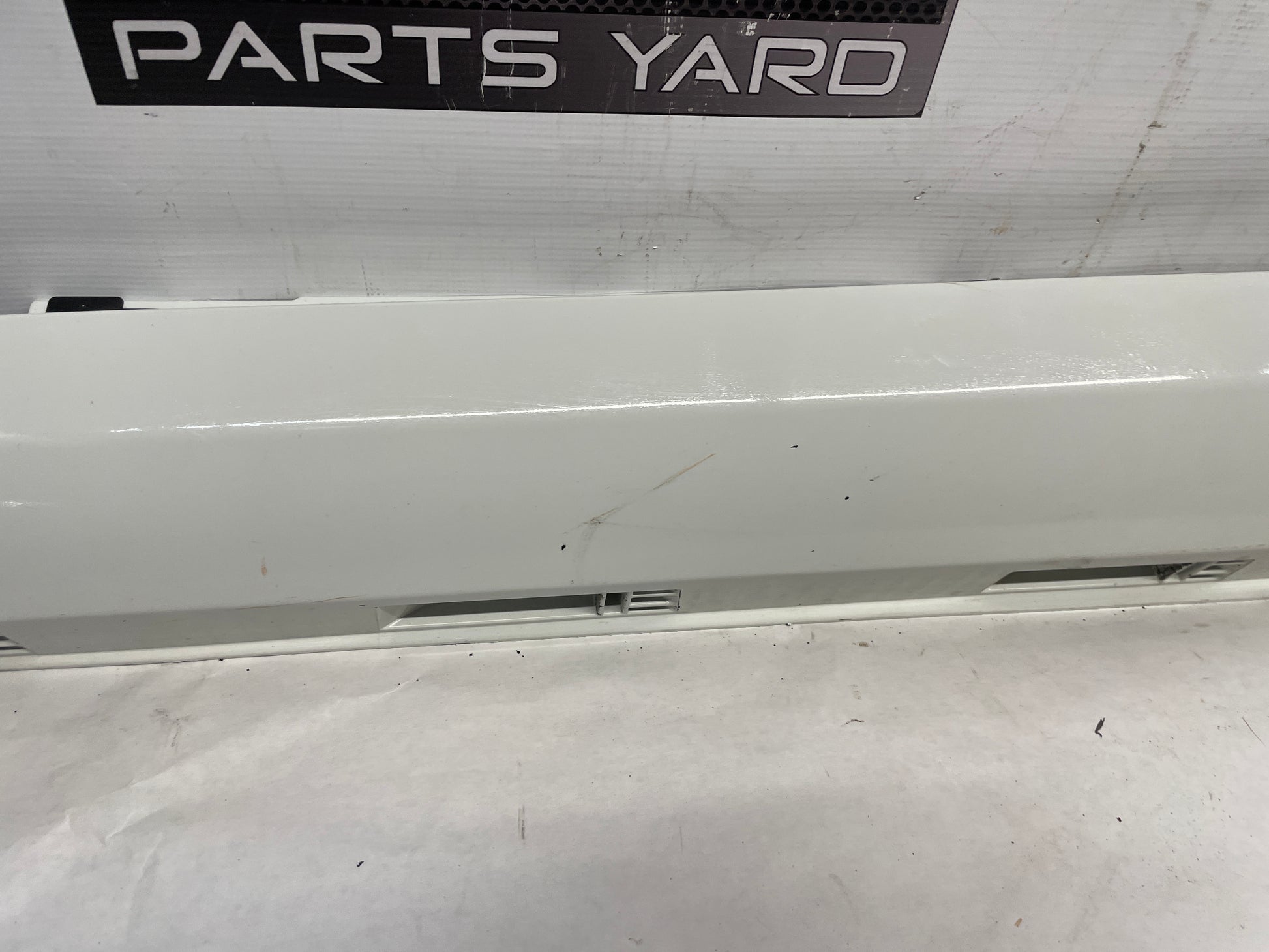 2013 Chevy Caprice PPV LH Driver Rocker Molding Side Skirt Panel Trim OEM - Day's Parts Yard