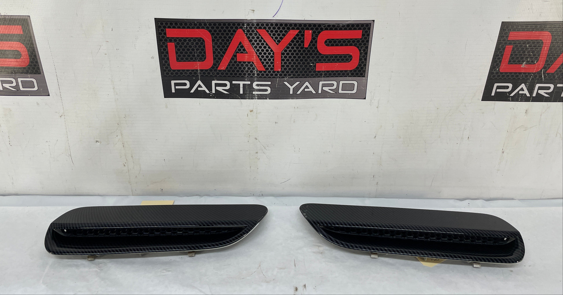 2009 Pontiac G8 RH & LH Hood Vents Carbon Fiber OEM - Day's Parts Yard