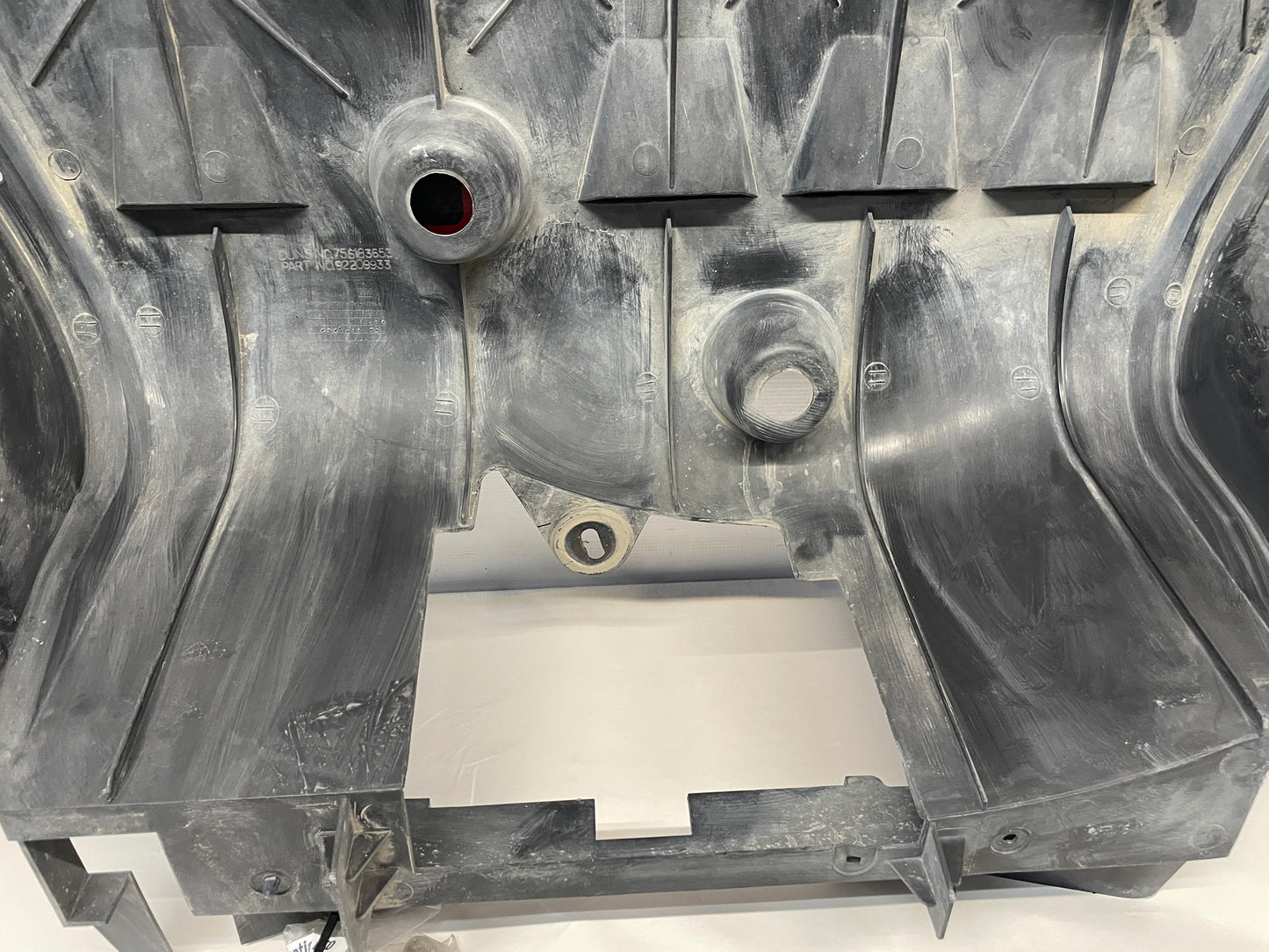 2005 Pontiac GTO Rear Air Deflector Differential Center Lower Body Cover OEM - Day's Parts Yard