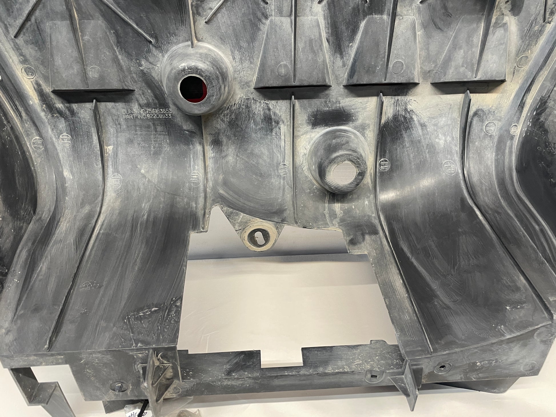 2005 Pontiac GTO Rear Air Deflector Differential Center Lower Body Cover OEM - Day's Parts Yard