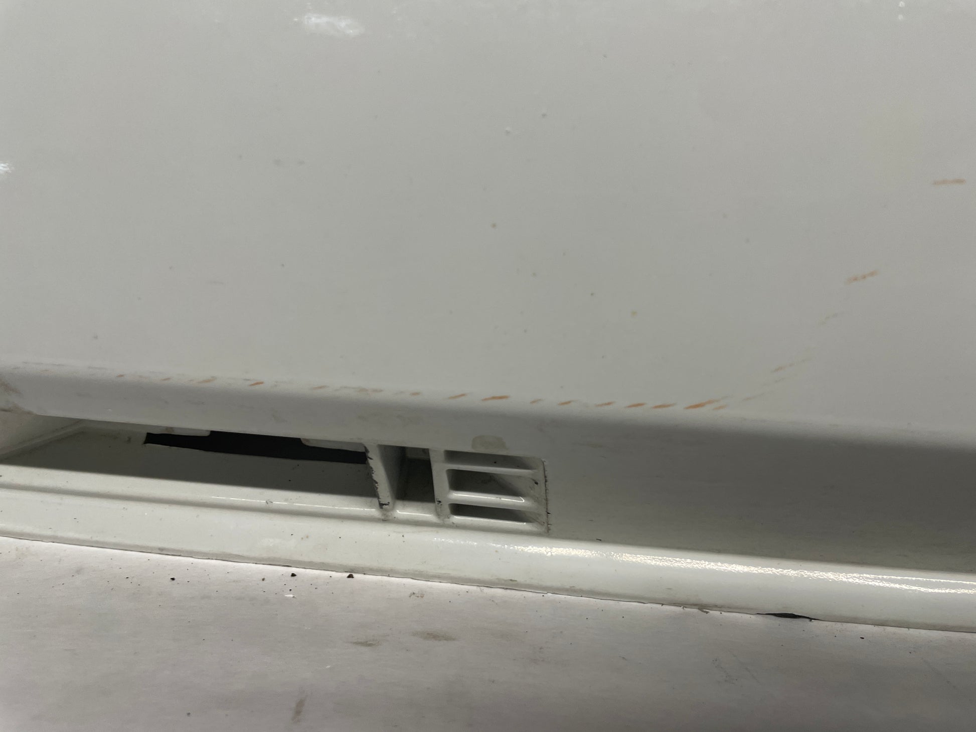 2013 Chevy Caprice PPV LH Driver Rocker Molding Side Skirt Panel Trim OEM - Day's Parts Yard