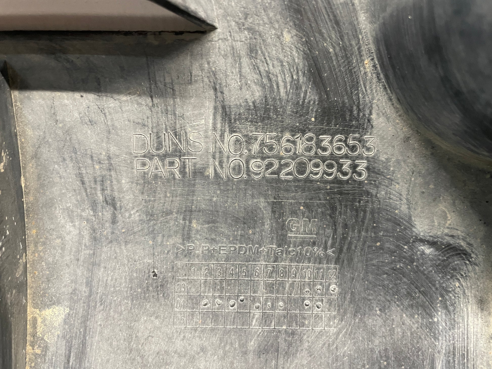 2005 Pontiac GTO Rear Air Deflector Differential Center Lower Body Cover OEM - Day's Parts Yard