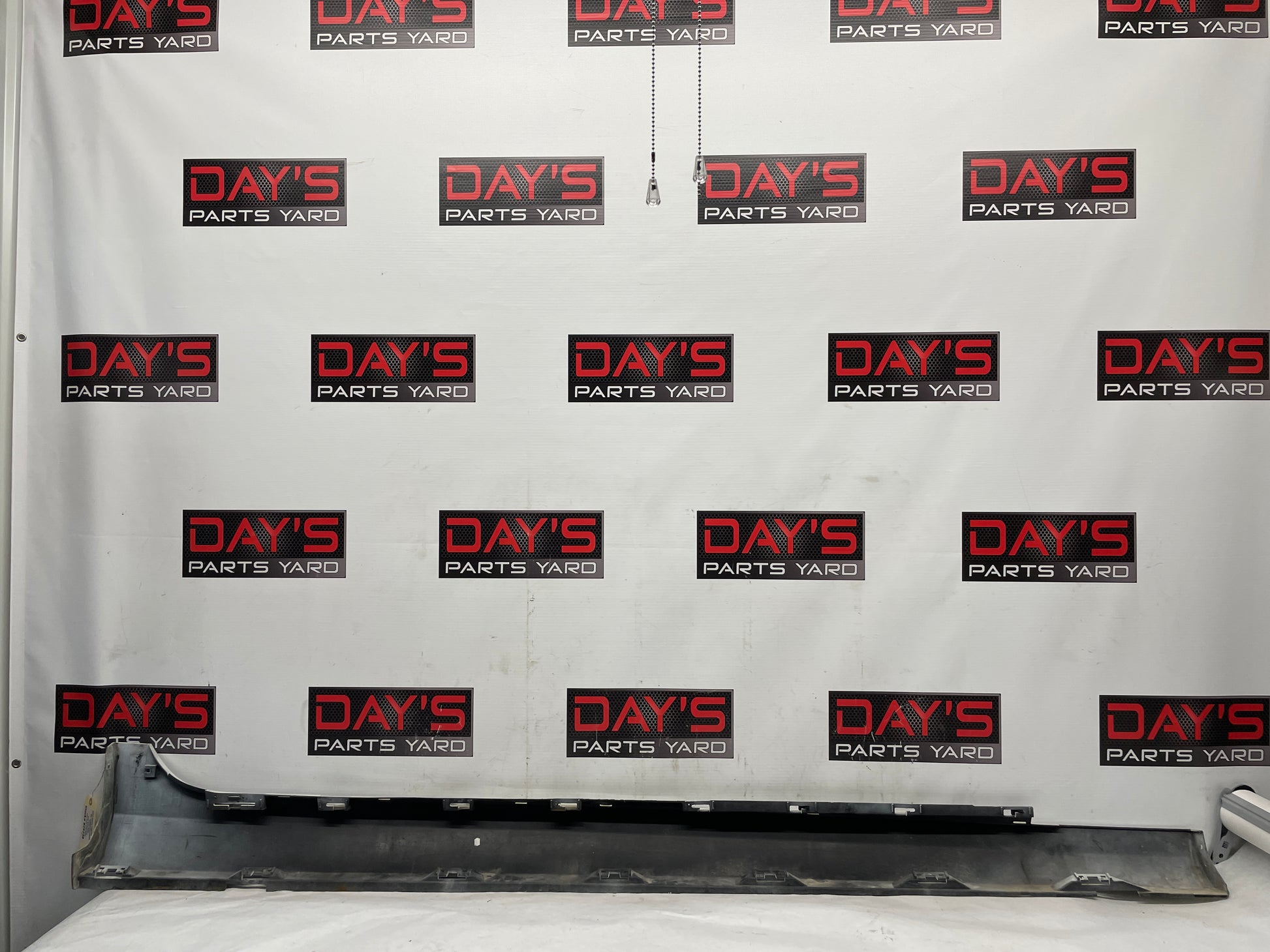 2013 Chevy Caprice PPV LH Driver Rocker Molding Side Skirt Panel Trim OEM - Day's Parts Yard