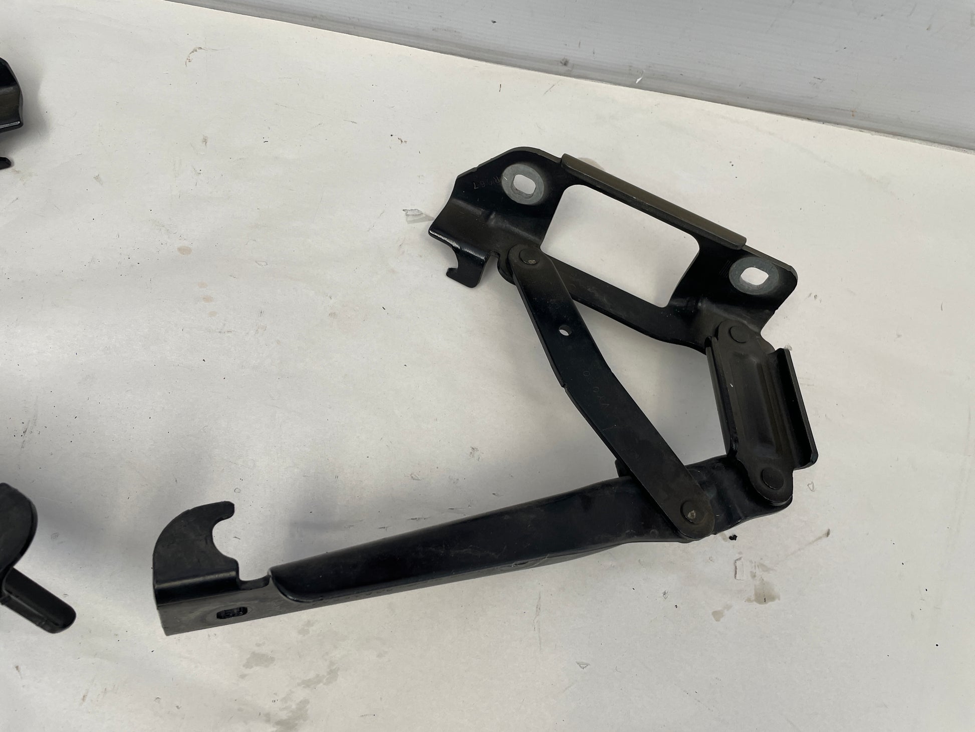 2013 Chevy Camaro SS RH & LH Hood Hinges OEM - Day's Parts Yard