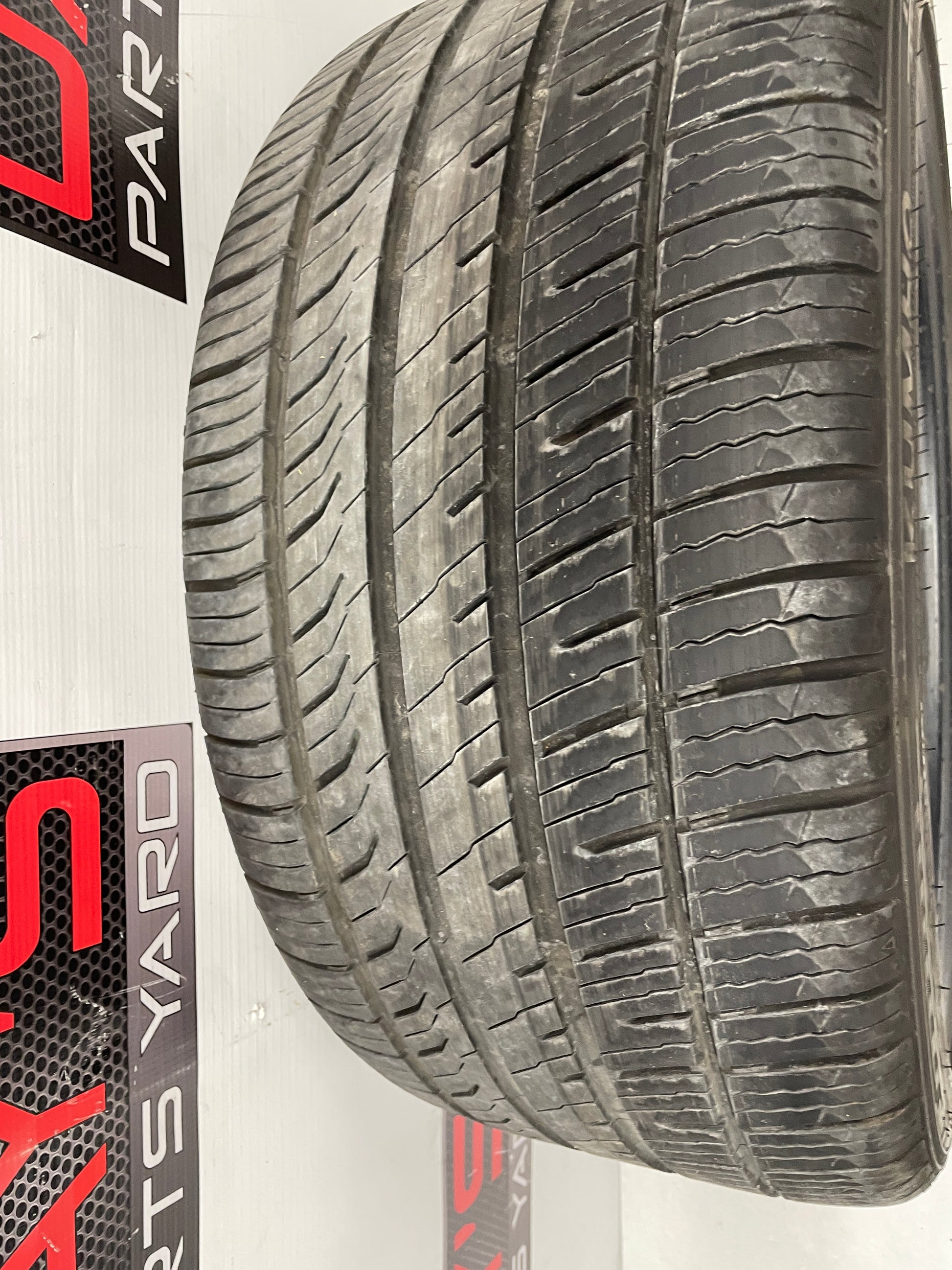 275/35ZR19 Kumho Ecsta Tire - Day's Parts Yard