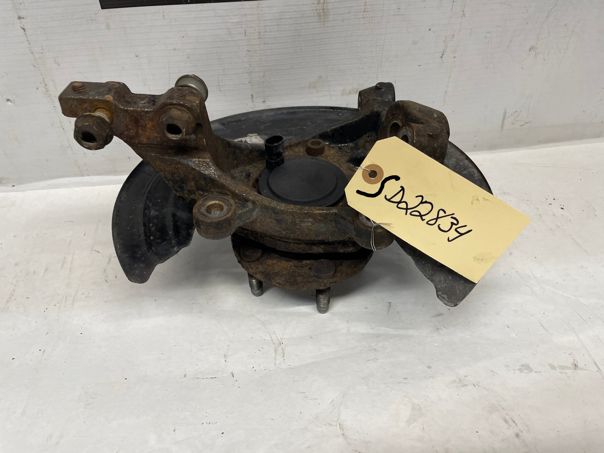 2013 Chevy Caprice PPV LH Driver Front Suspension Spindle Knuckle Hub Assembly OEM - Day's Parts Yard