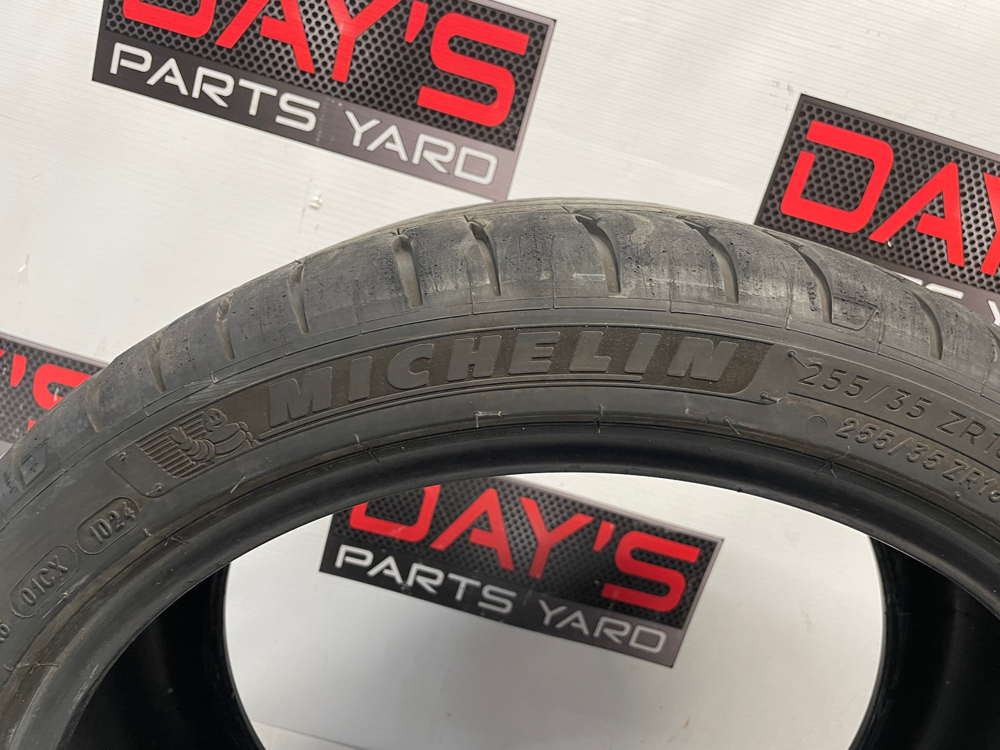 Michelin Pilot Sport 4S 255/35ZR18 Tire