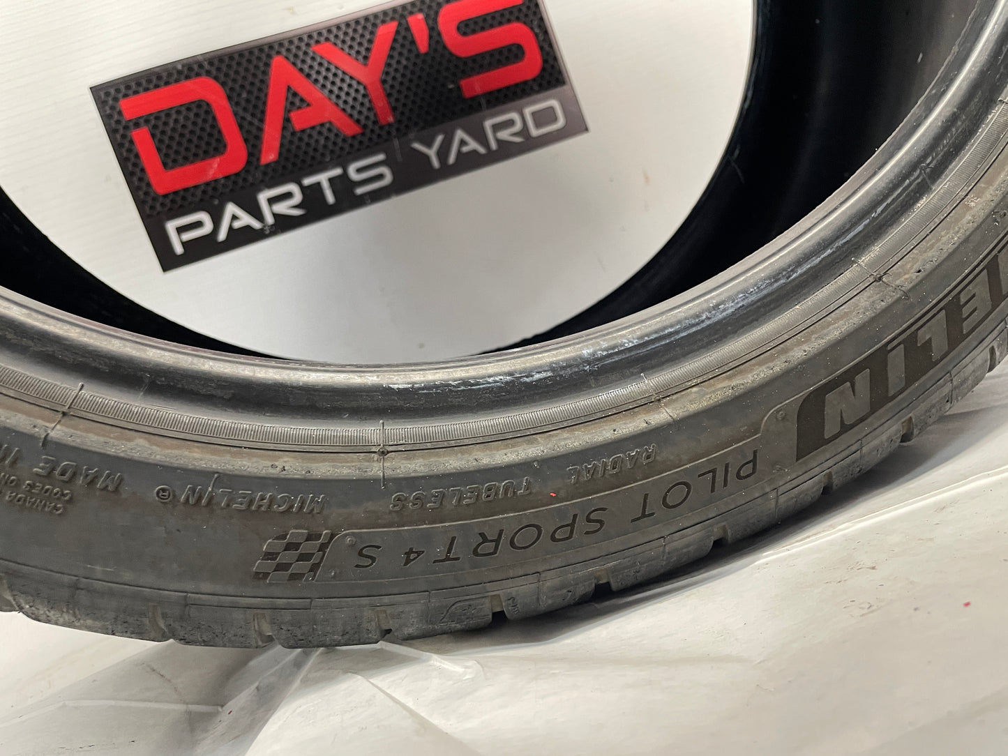 Michelin Pilot Sport 4S 255/35ZR18 Tire