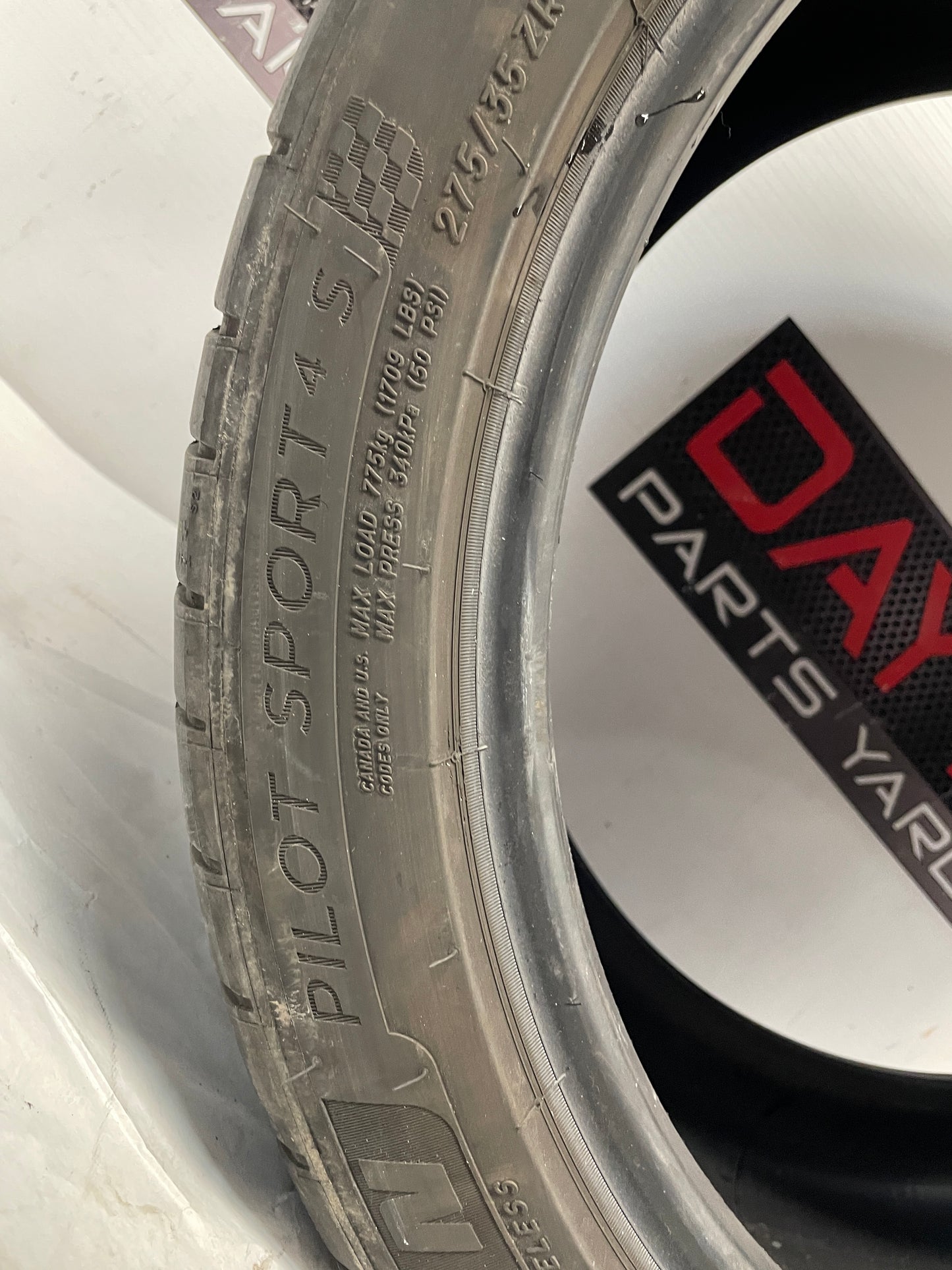 Michelin Pilot Sport 4S 275/35ZR18 Tire