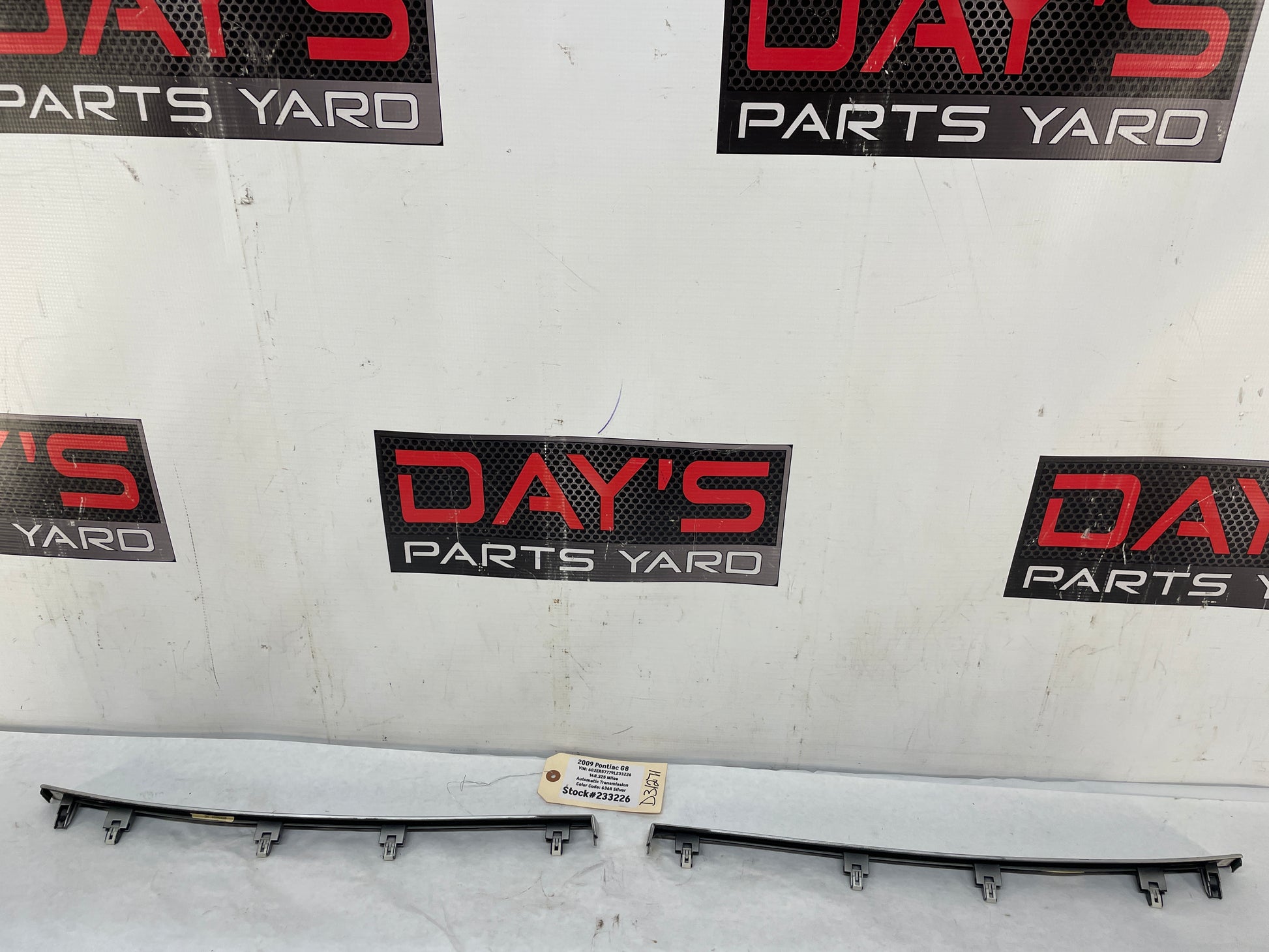 2009 Pontiac G8 LH & RH Silver Dash Trim Molding Inserts OEM - Day's Parts Yard