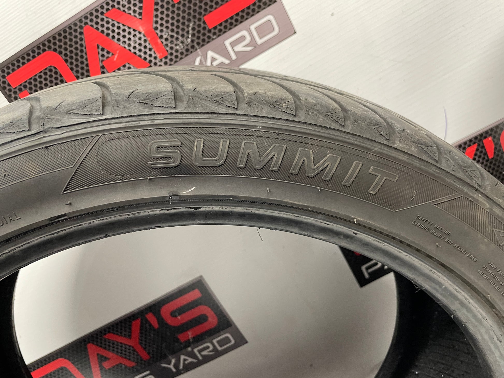 245/40ZR19 Summit Ultramax Tires - Day's Parts Yard