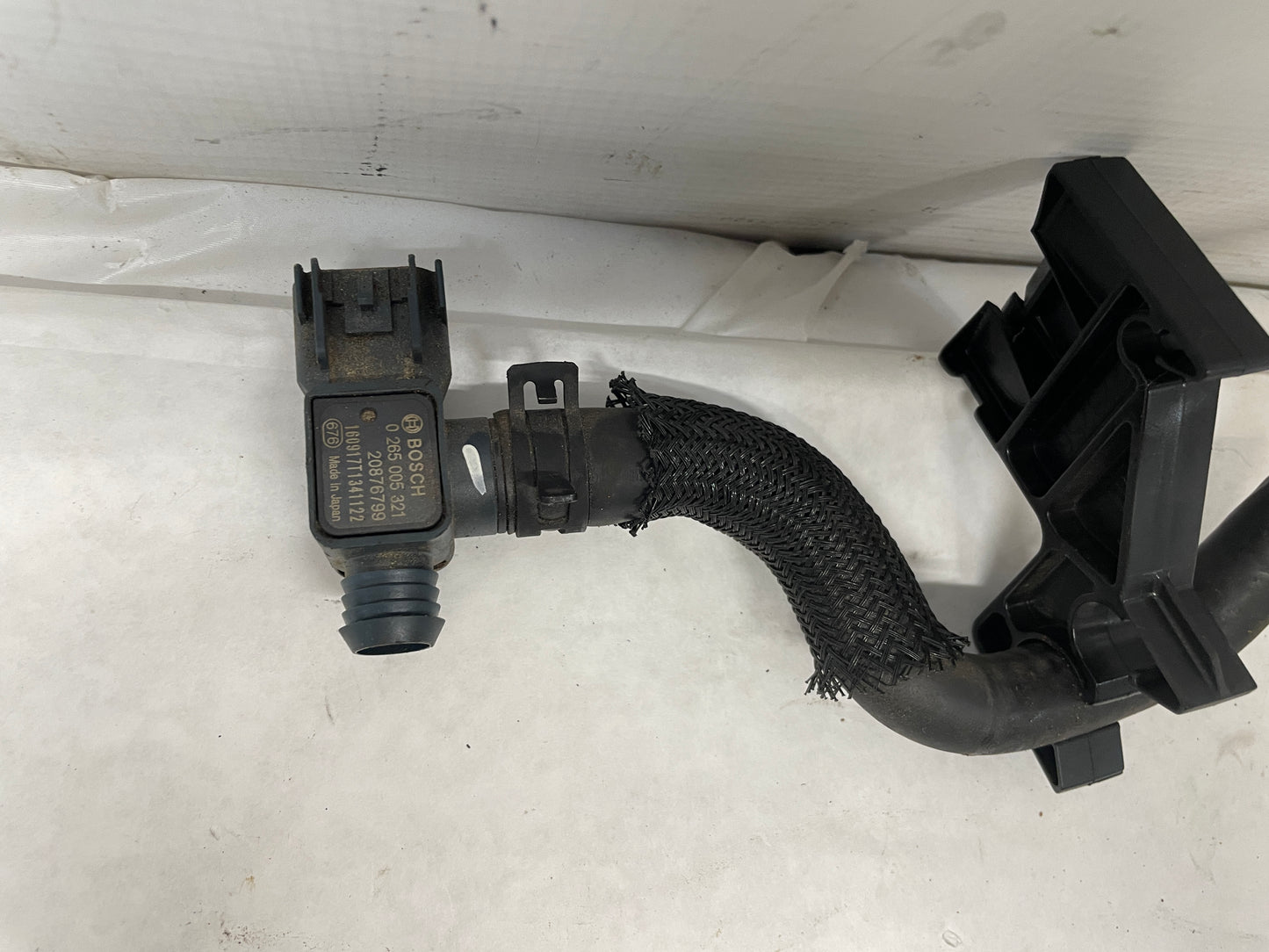 2017 Chevy SS Sedan Brake Booster Vacuum Hose Line Tube OEM