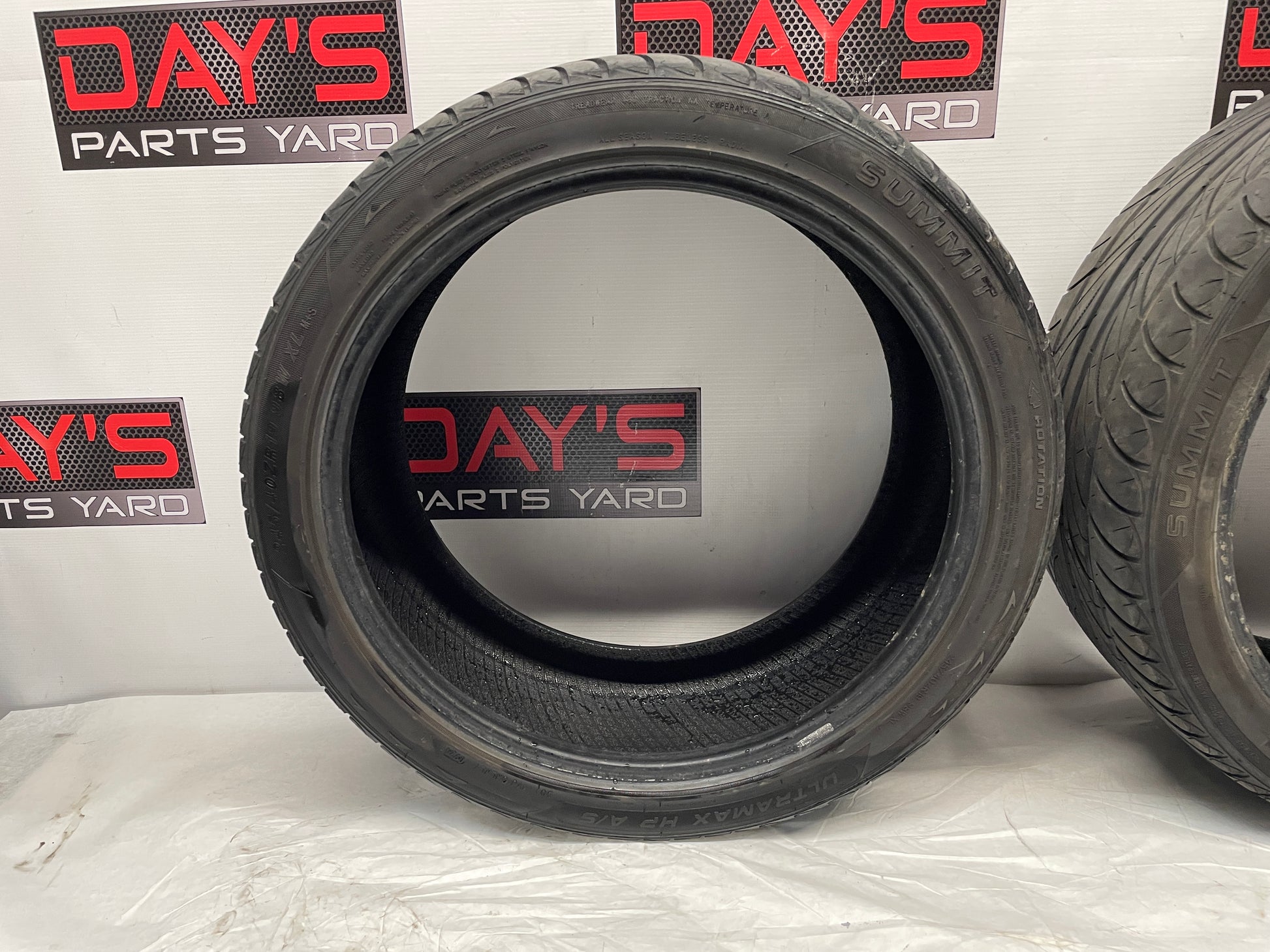 245/40ZR19 Summit Ultramax Tires - Day's Parts Yard