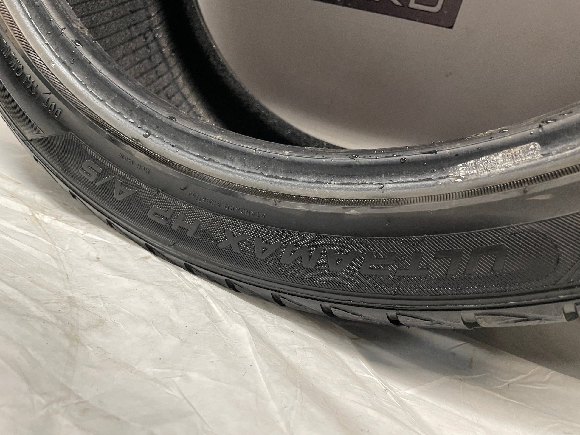 245/40ZR19 Summit Ultramax Tires - Day's Parts Yard