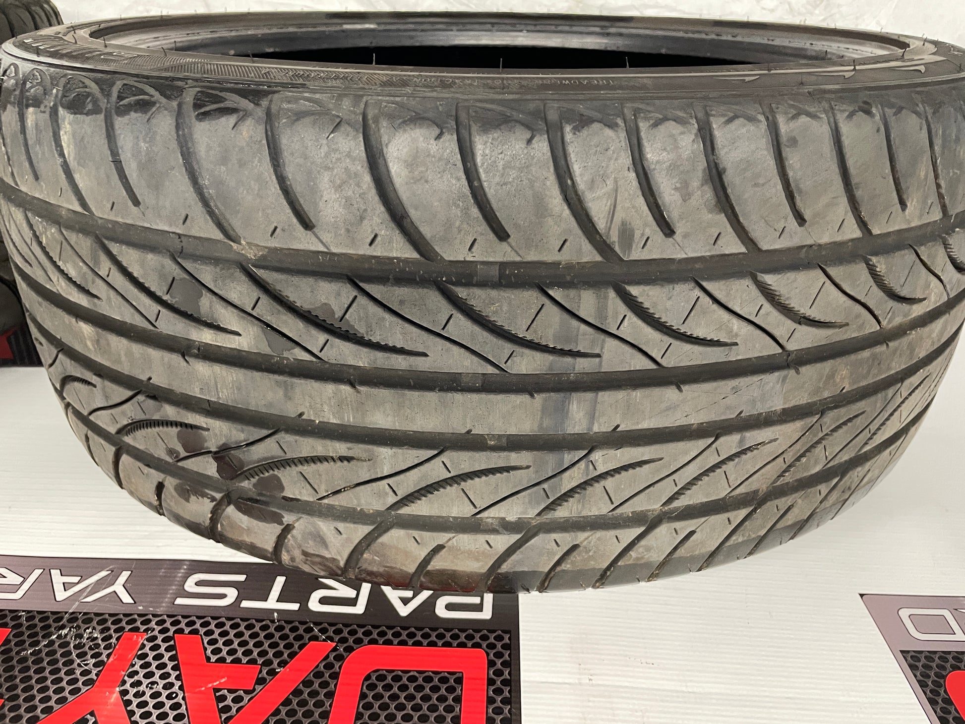 245/40ZR19 Summit Ultramax Tires - Day's Parts Yard