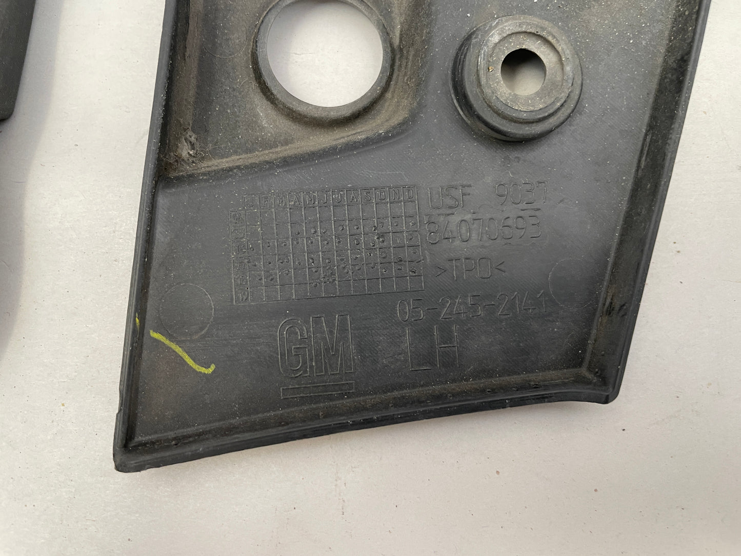 2019 Chevy Camaro SS RH & LH Tail Light Taillight Filler Panel Cover OEM