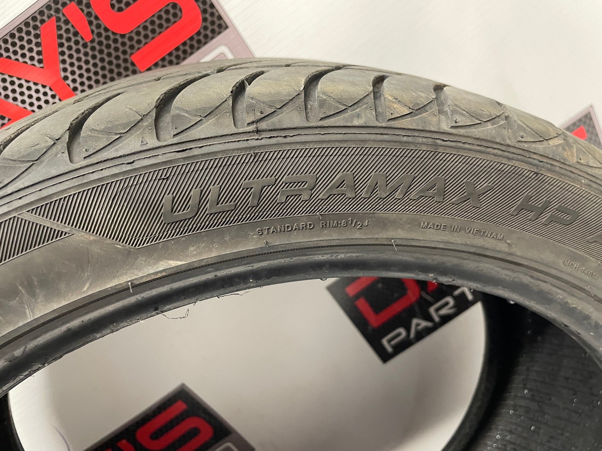 245/40ZR19 Summit Ultramax Tires - Day's Parts Yard