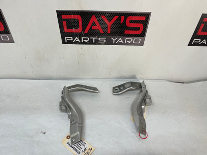 2009 Pontiac G8 RH & LH Hood Hinges OEM - Day's Parts Yard