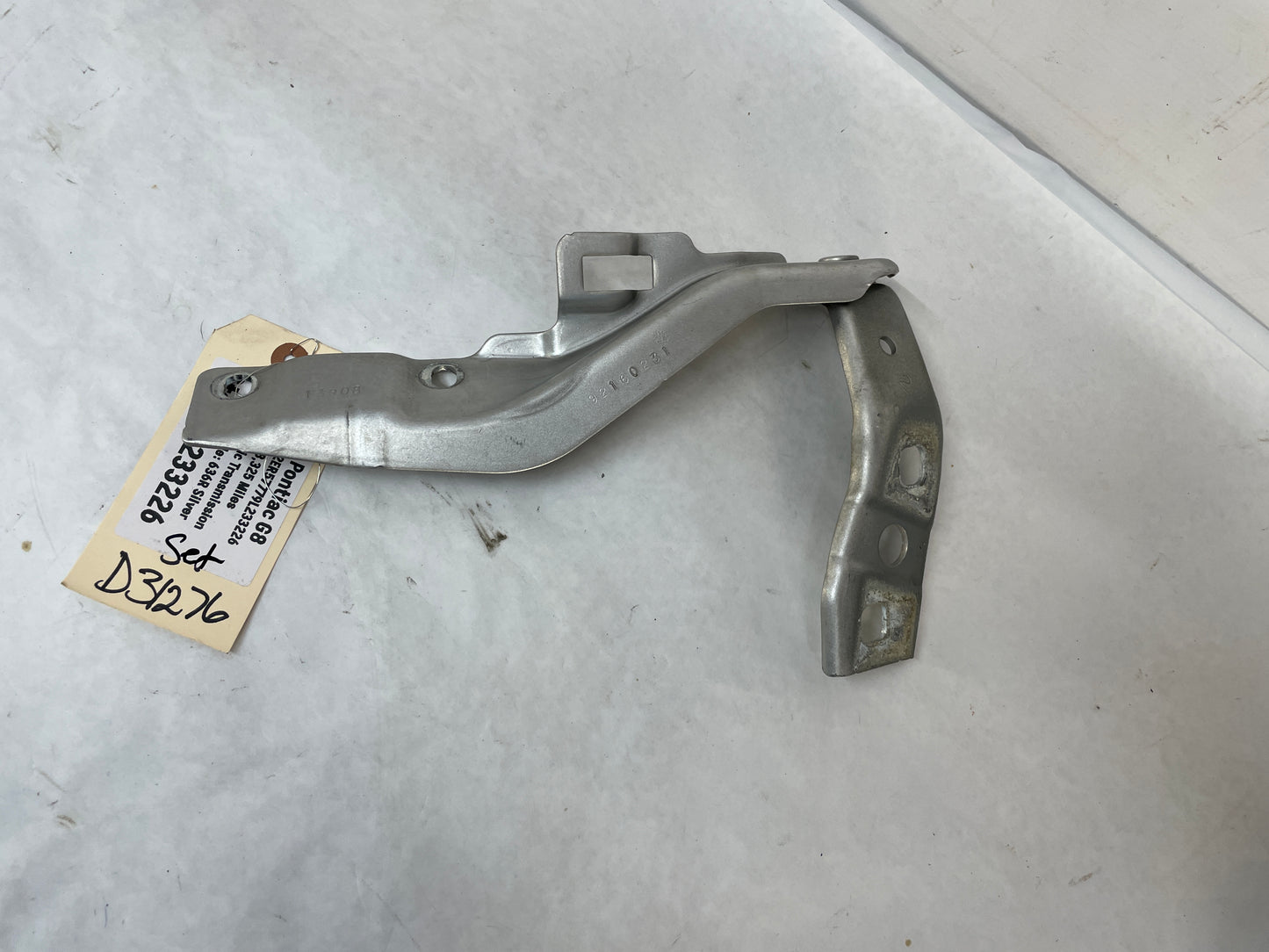 2009 Pontiac G8 RH & LH Hood Hinges OEM - Day's Parts Yard