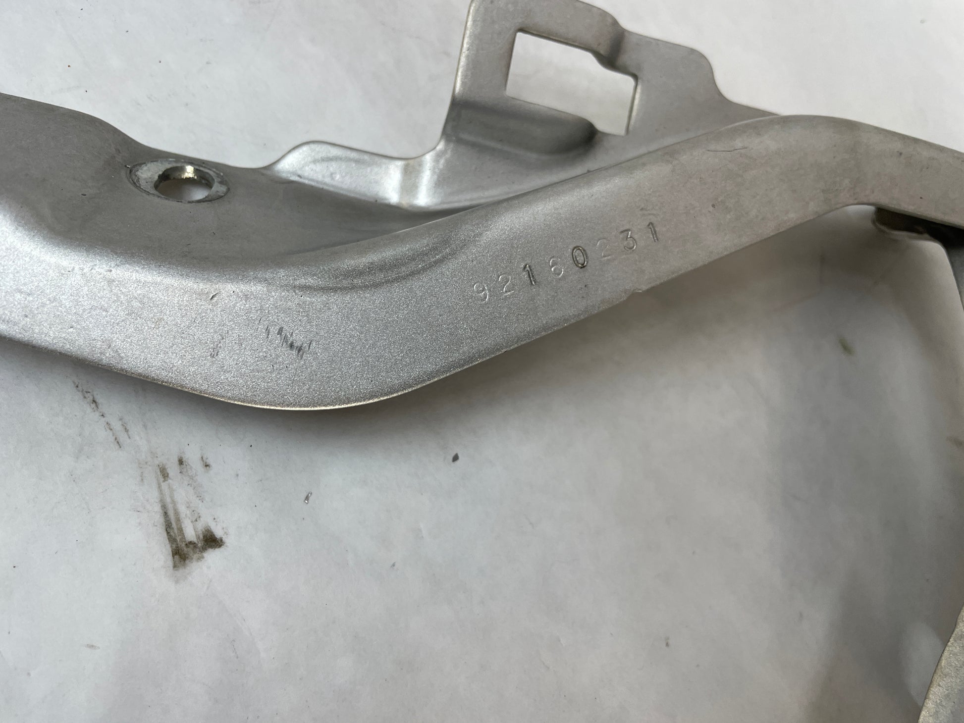 2009 Pontiac G8 RH & LH Hood Hinges OEM - Day's Parts Yard