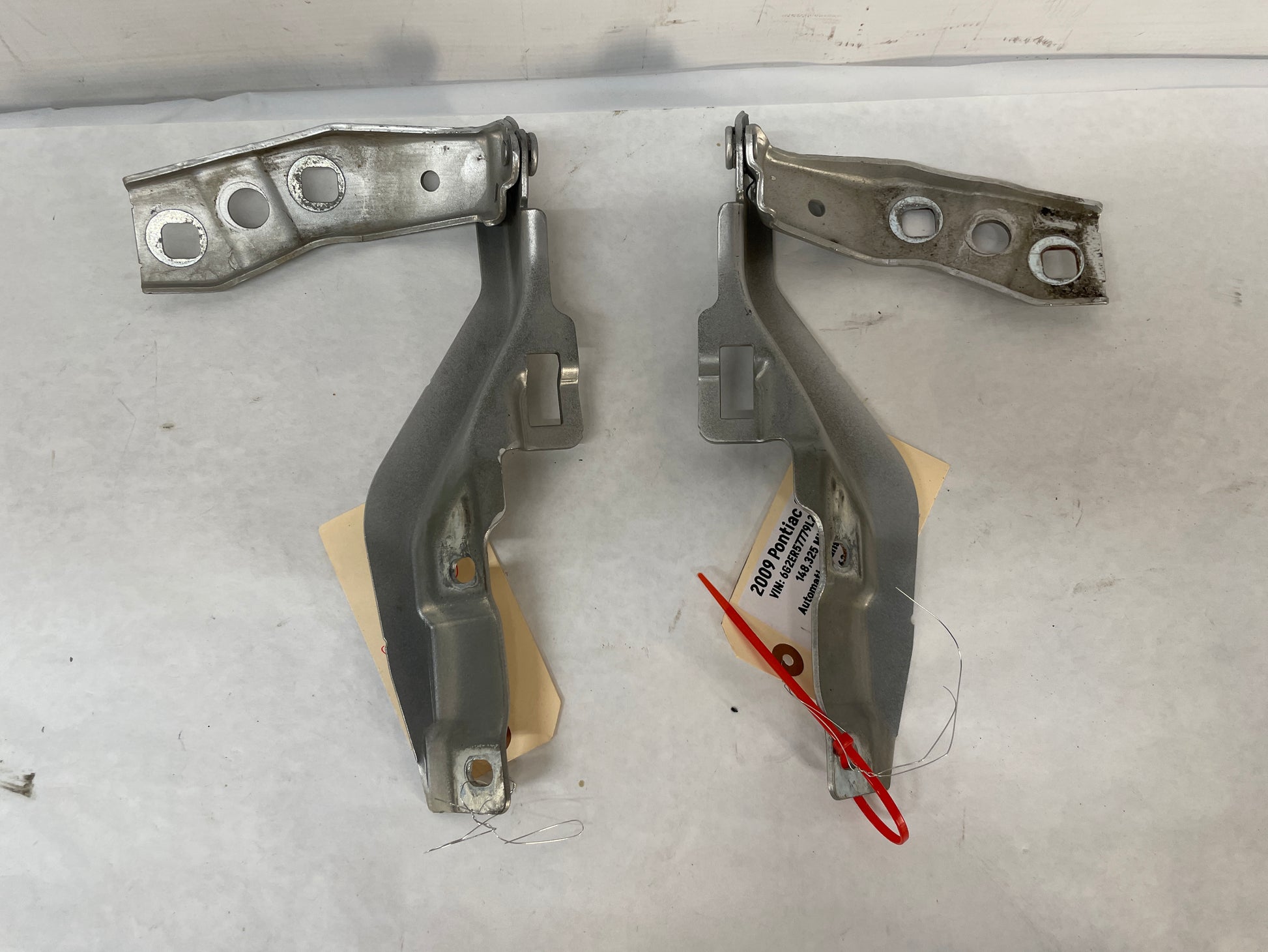 2009 Pontiac G8 RH & LH Hood Hinges OEM - Day's Parts Yard