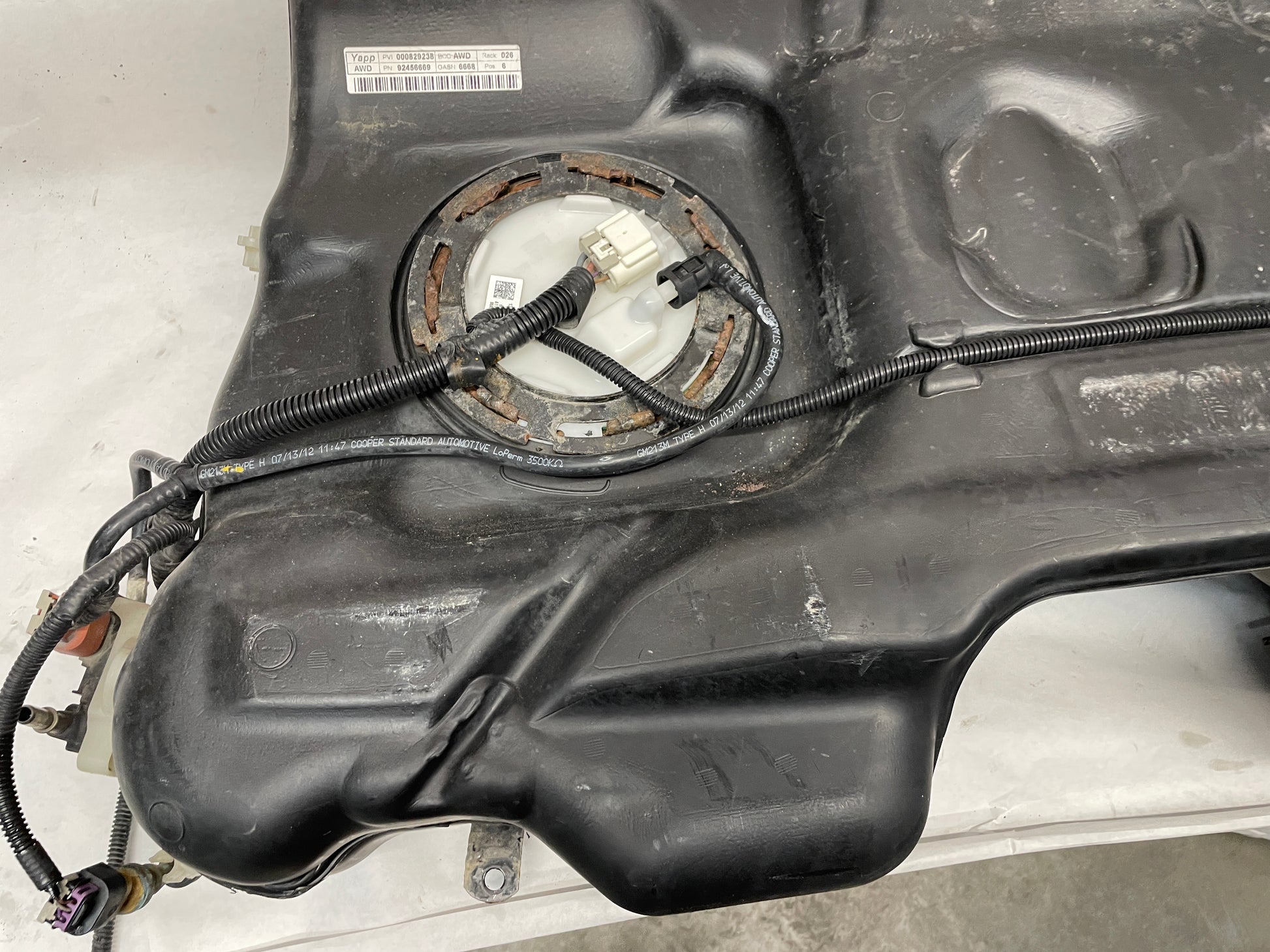 2013 Chevy Caprice PPV Fuel Gas Tank w/ Pumps Sending Unit OEM - Day's Parts Yard