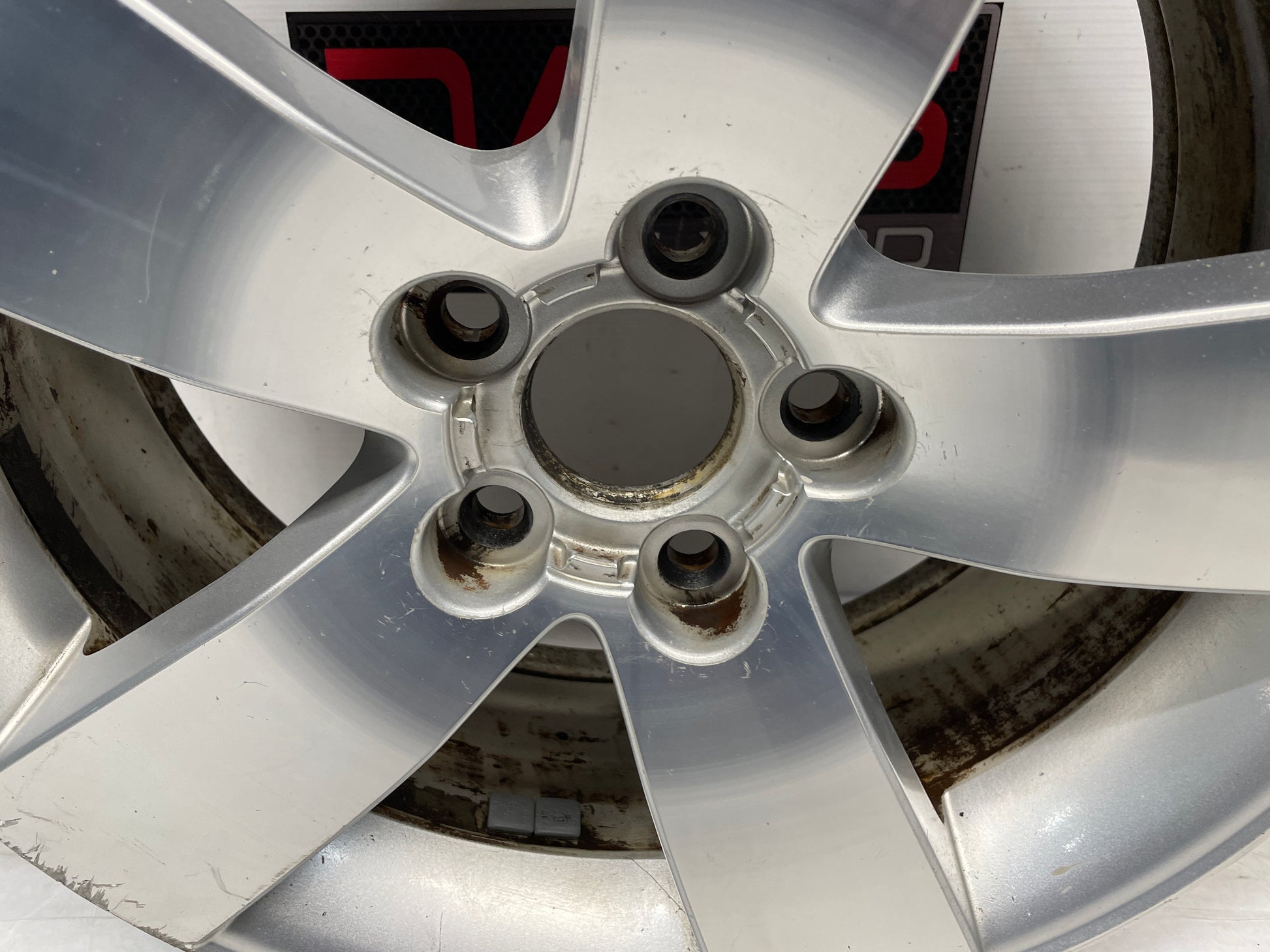2009 Pontiac G8 GT Factory OEM 19X8 Wheel - Day's Parts Yard