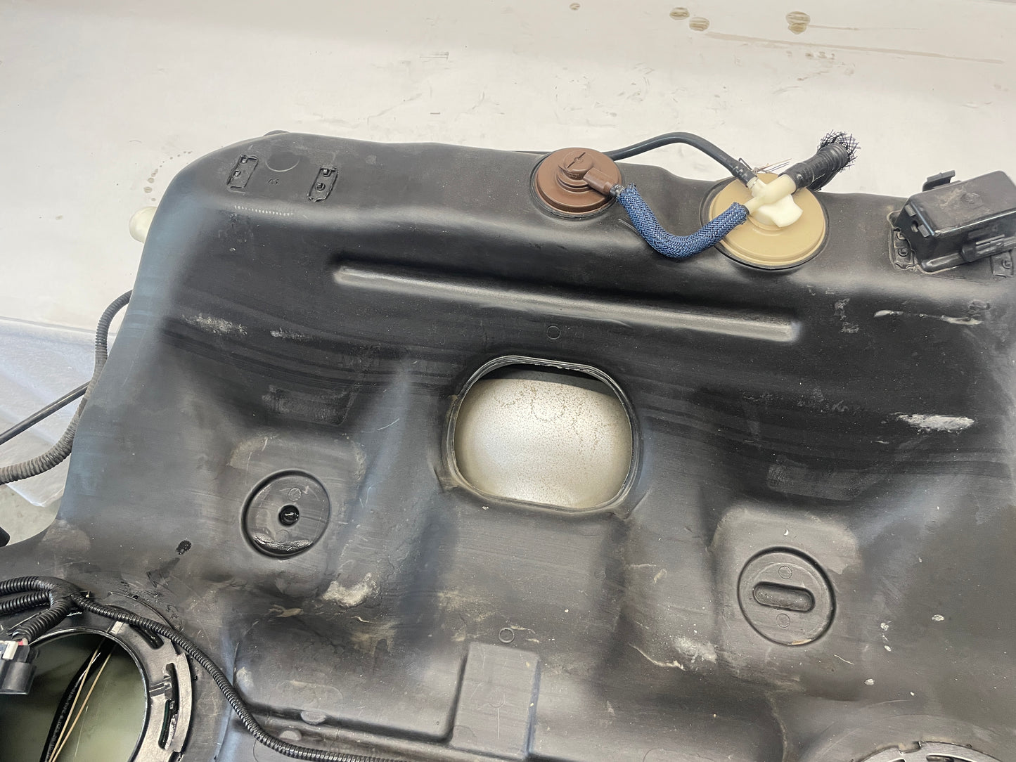 2011 Cadillac CTS-V Fuel/ Gas Tank W/ Level Sensor OEM - Day's Parts Yard