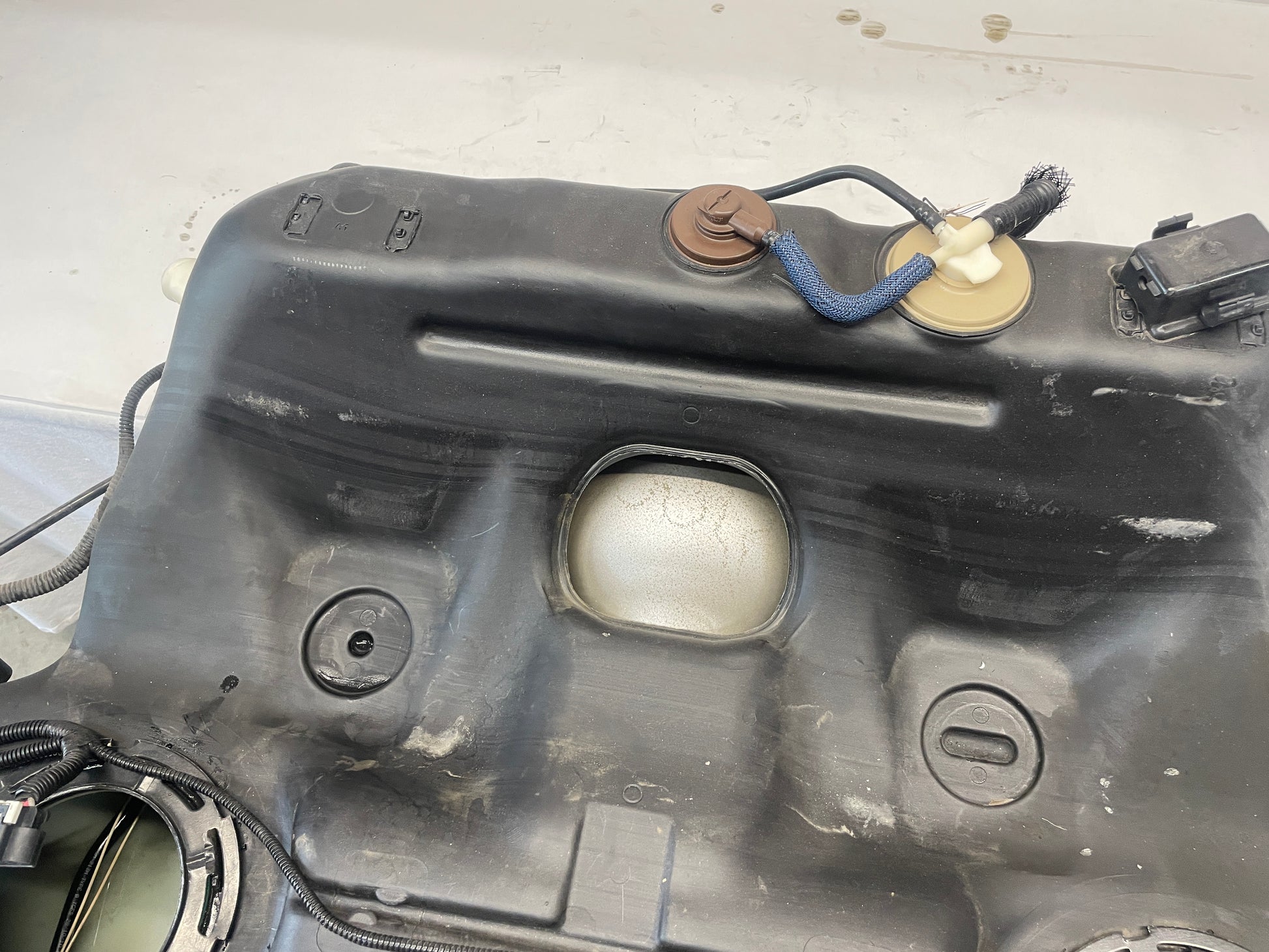 2011 Cadillac CTS-V Fuel/ Gas Tank W/ Level Sensor OEM - Day's Parts Yard