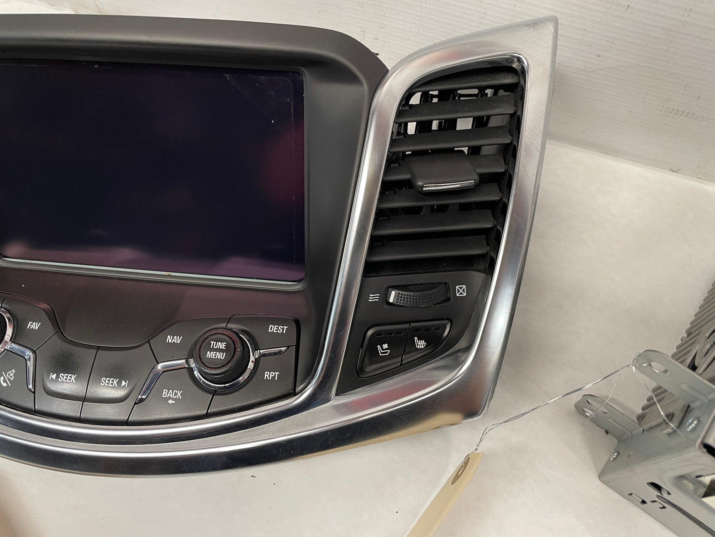 2014 Chevy SS Sedan Navigation Display Radio CD Player Face Plate Screen System Receiver OEM - Day's Parts Yard