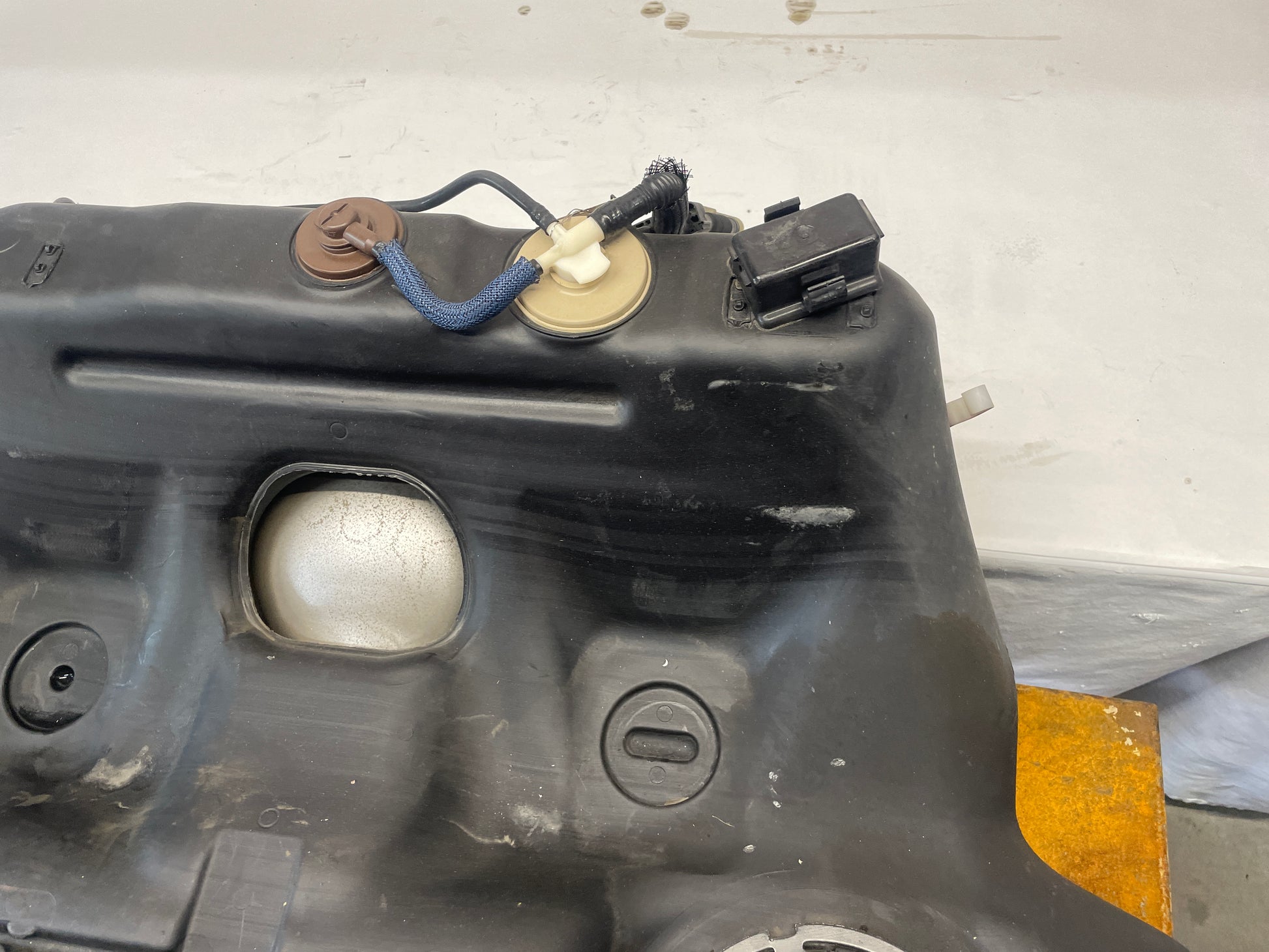 2011 Cadillac CTS-V Fuel/ Gas Tank W/ Level Sensor OEM - Day's Parts Yard