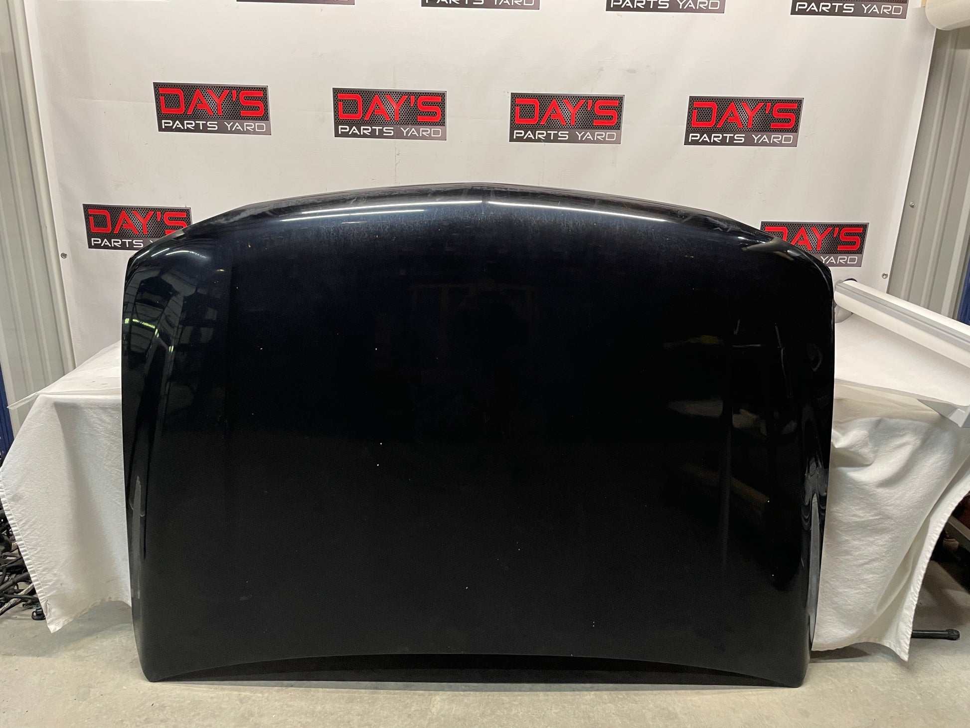 2004 GMC Sierra K1500 Hood Assembly OEM LOCAL PICK UP - Day's Parts Yard