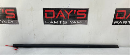 2009 Pontiac G8 GT RH Passenger Front Door Window Belt Molding Weather Strip Trim OEM - Day's Parts Yard