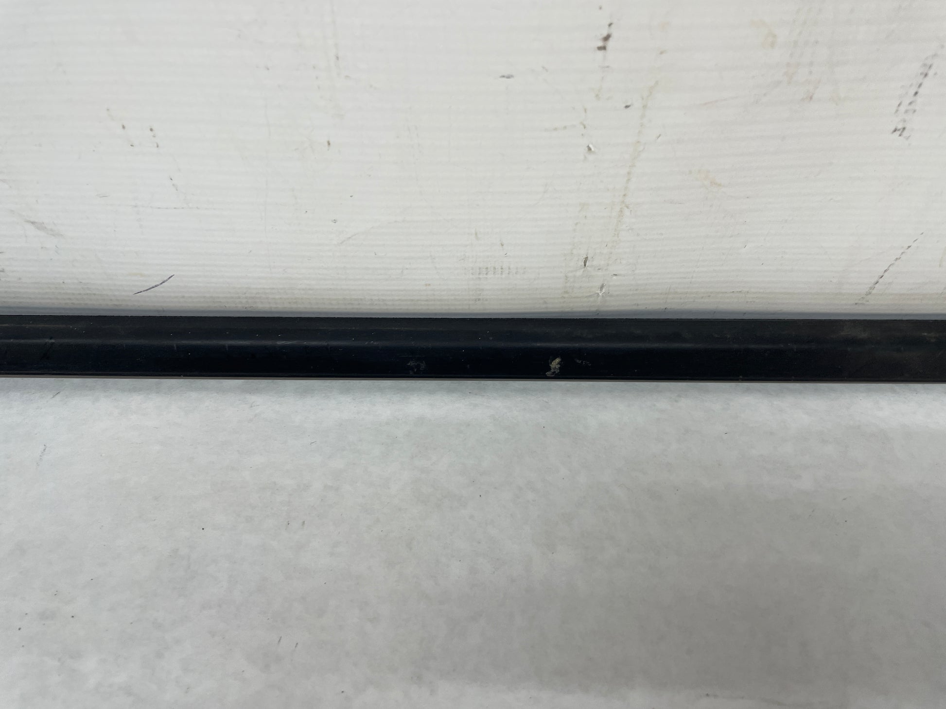 2009 Pontiac G8 GT RH Passenger Front Door Window Belt Molding Weather Strip Trim OEM - Day's Parts Yard