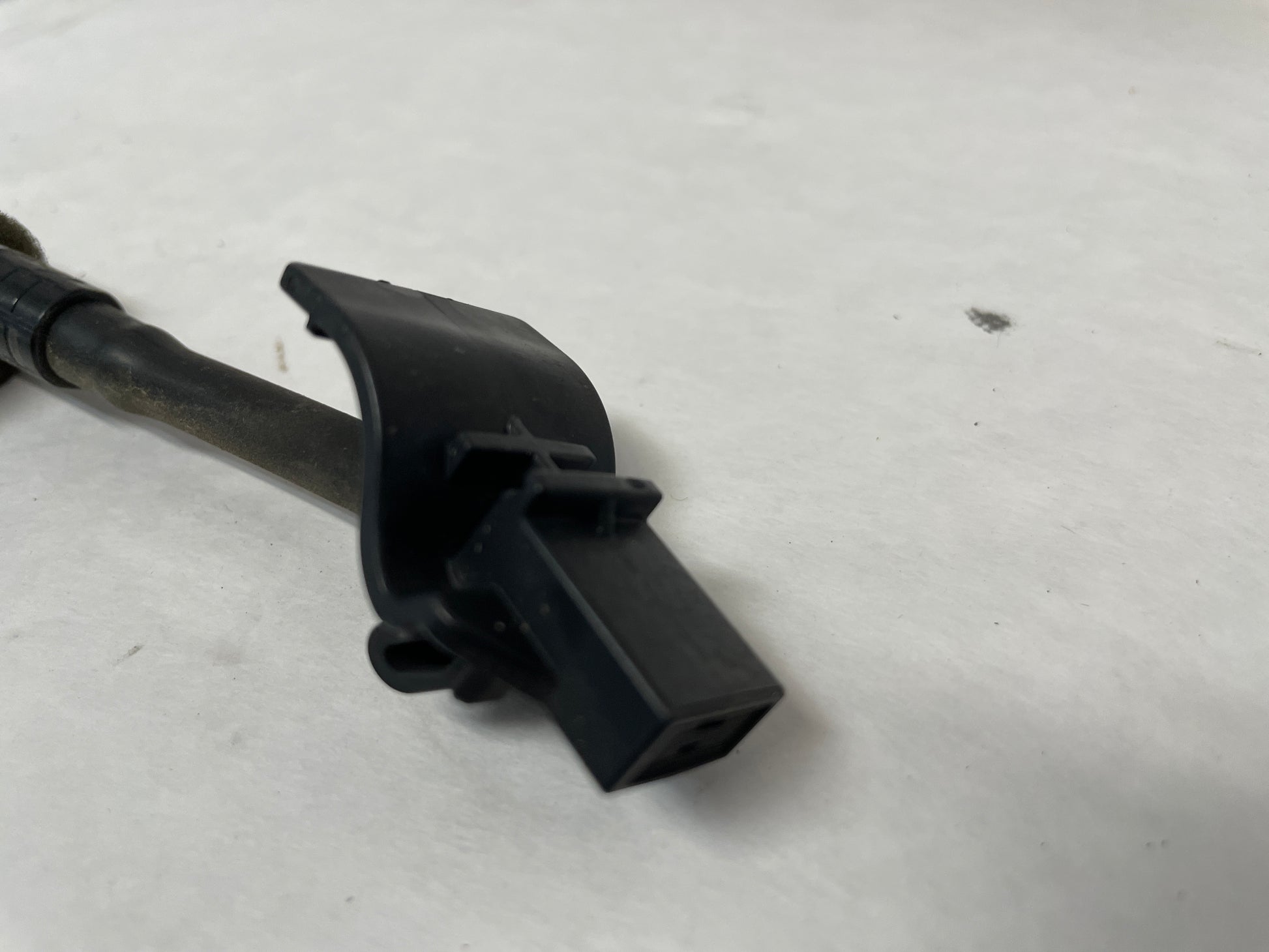 2014 Chevy SS Sedan Windshield Washer Nozzle Sprayer OEM - Day's Parts Yard