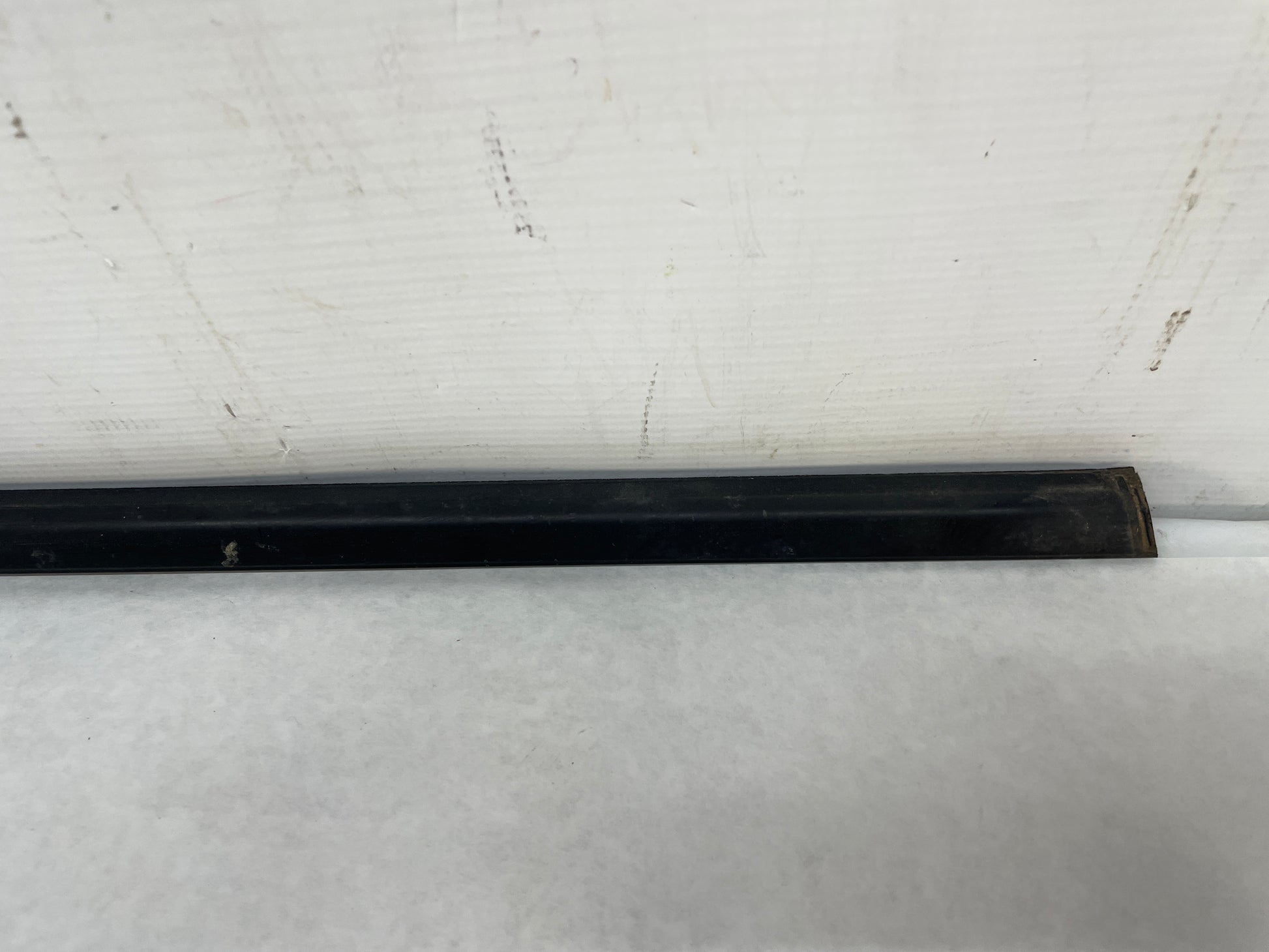 2009 Pontiac G8 GT RH Passenger Front Door Window Belt Molding Weather Strip Trim OEM - Day's Parts Yard