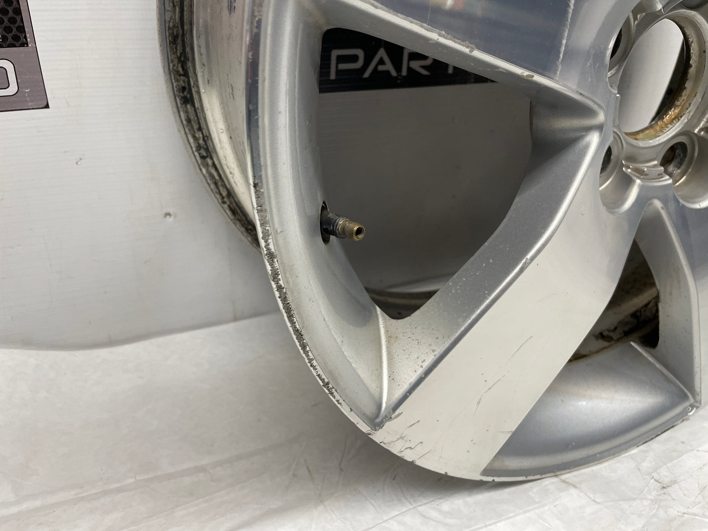 2009 Pontiac G8 GT Factory OEM 19X8 Wheel - Day's Parts Yard